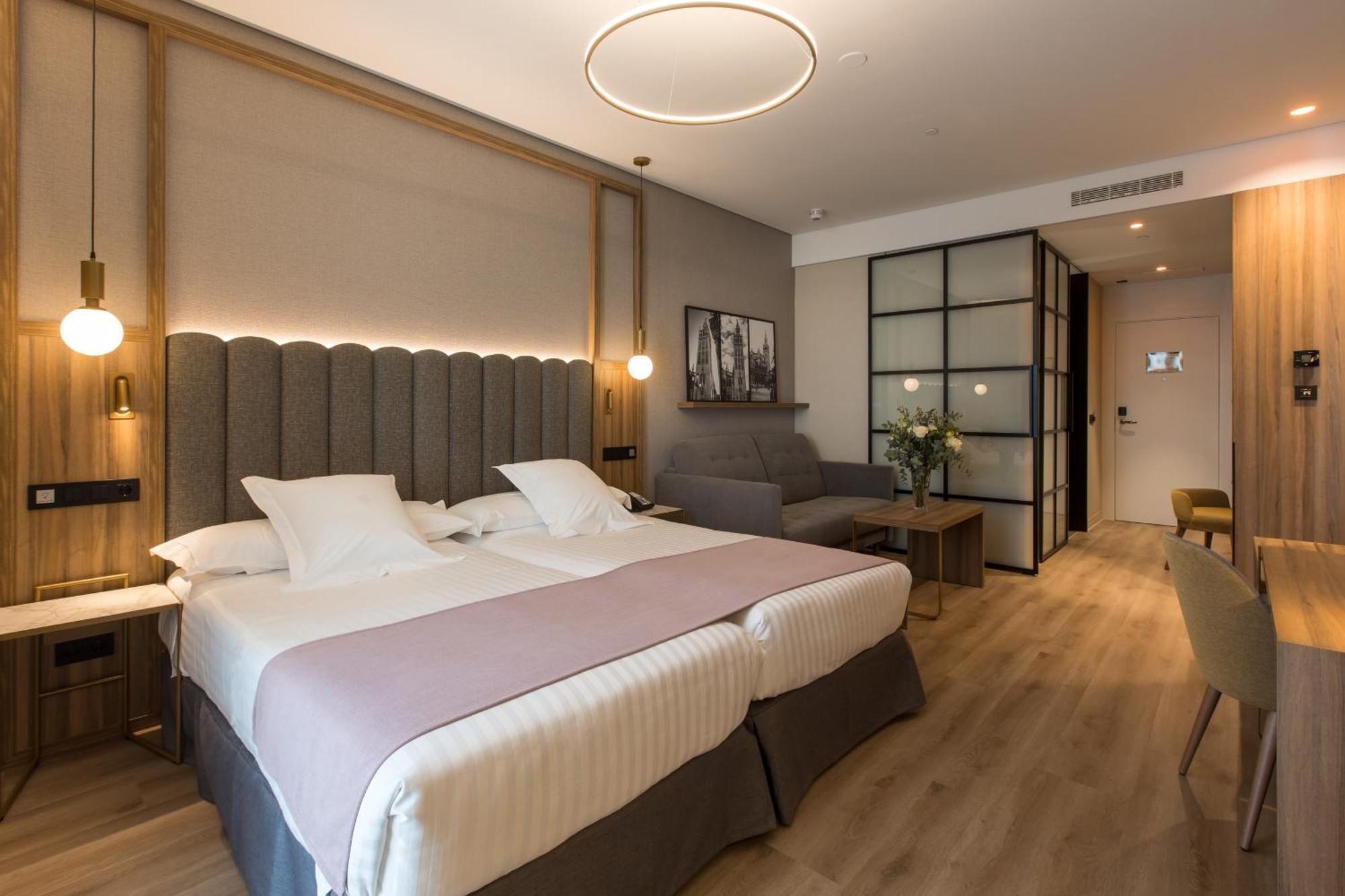 Giralda Center Hotel 4*