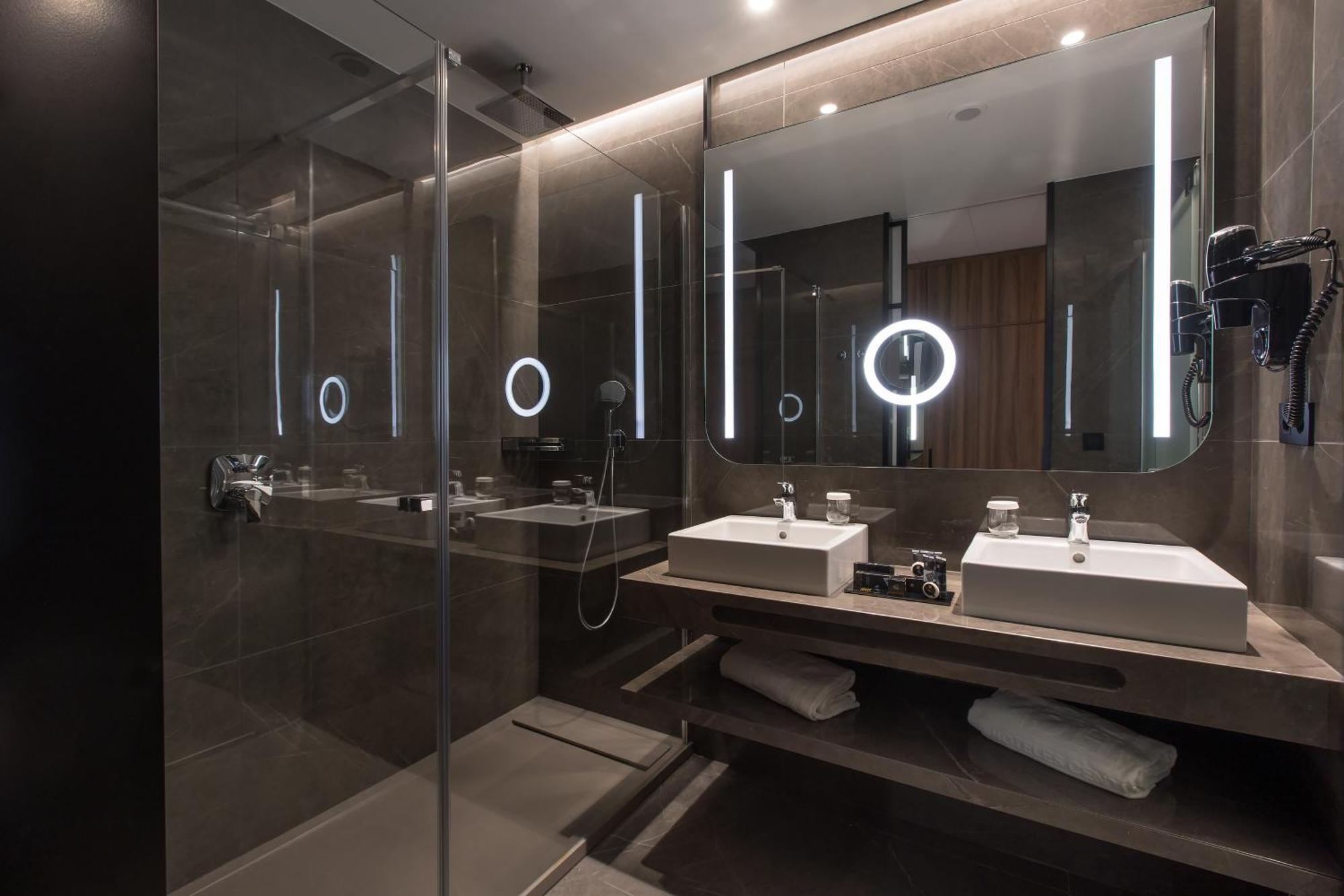 Giralda Center Hotel