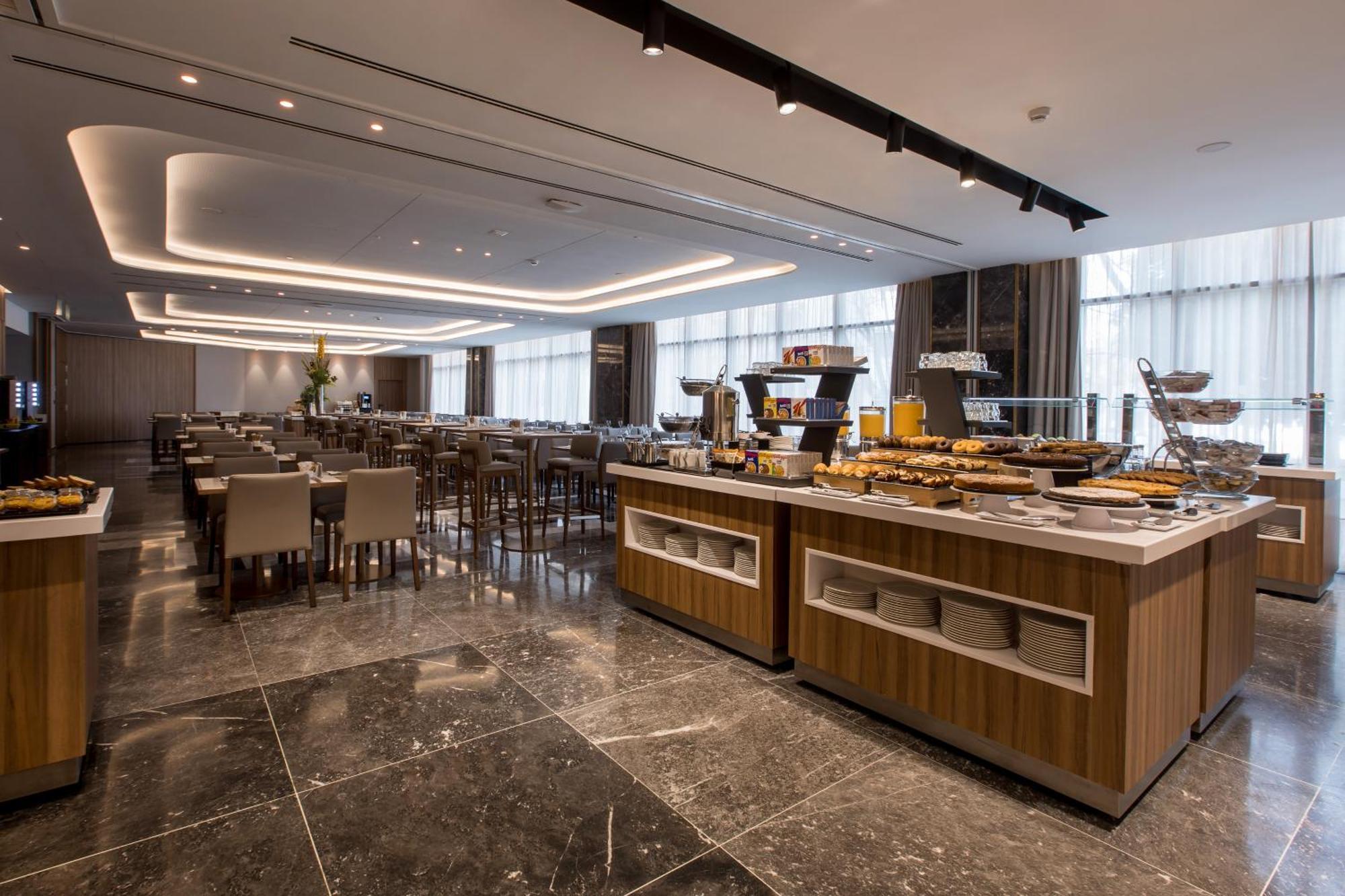 Giralda Center Hotel