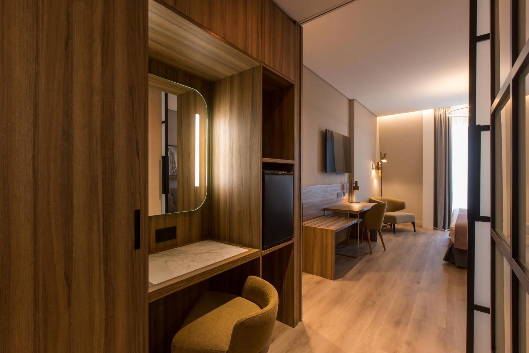 Giralda Center 4*