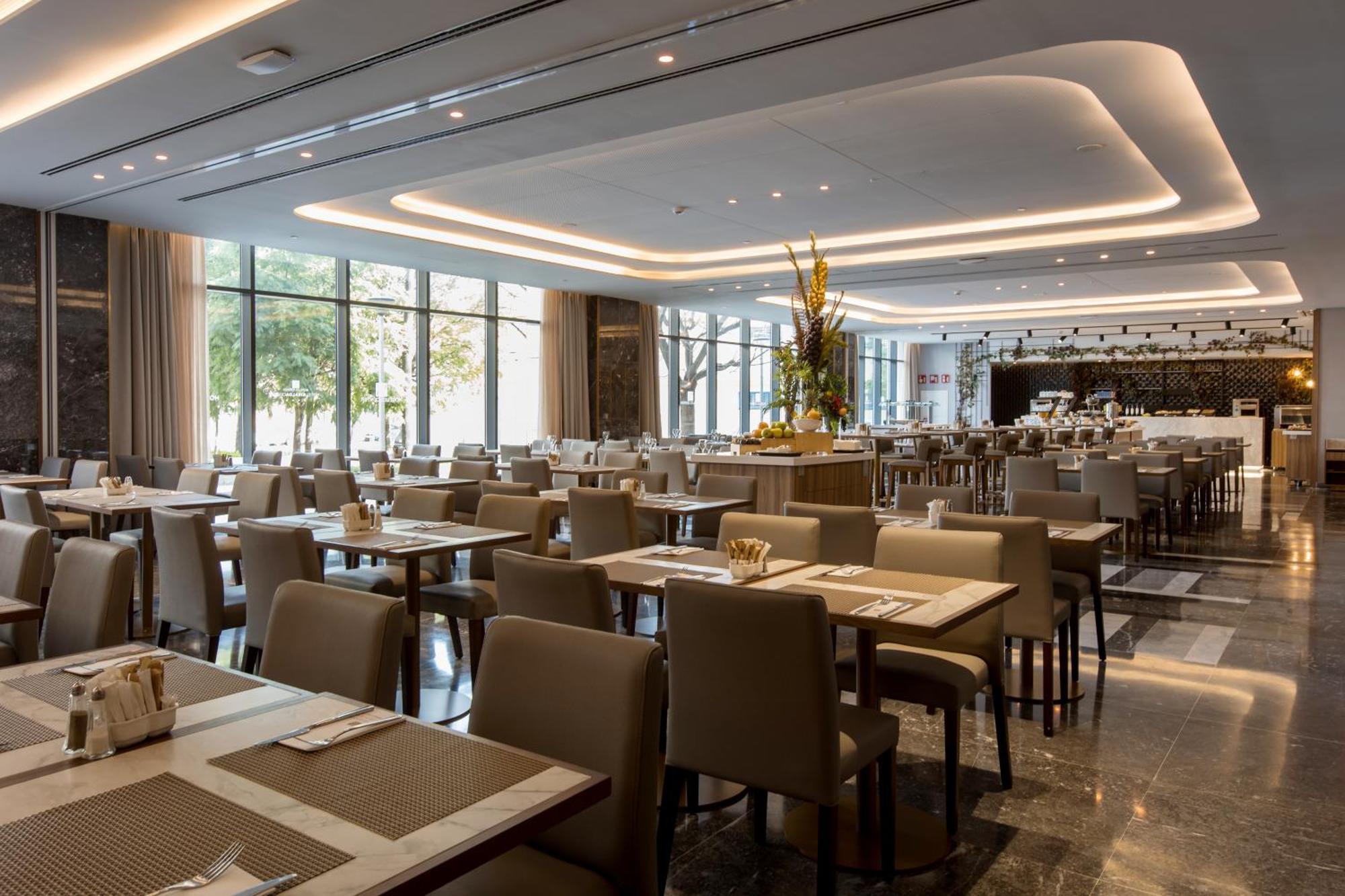 Giralda Center Hotel 4*