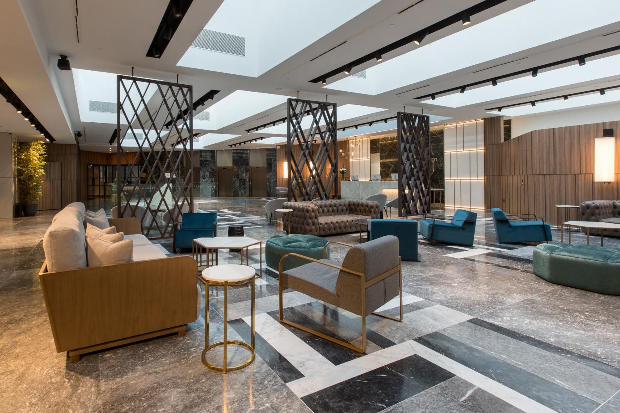 Hotel Giralda Center 4*