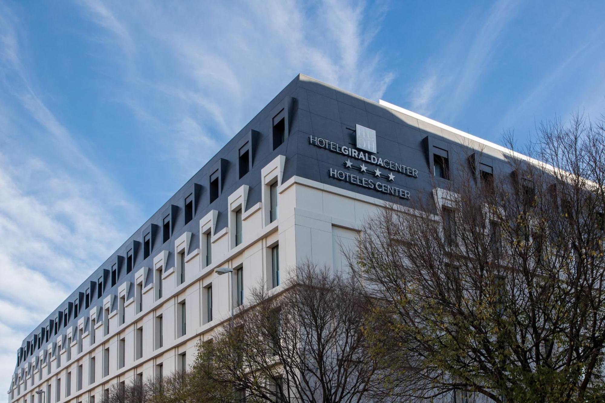Giralda Center Hotel 4*