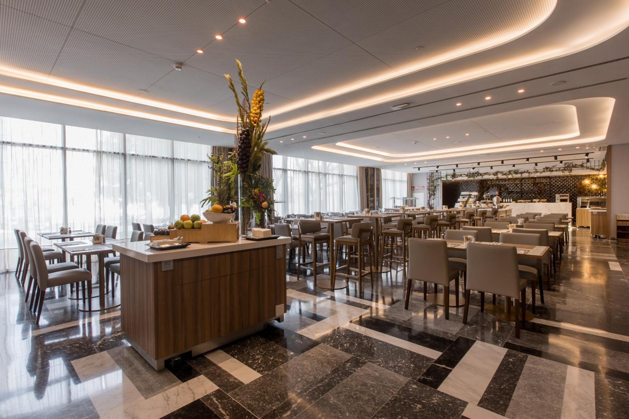 Giralda Center Hotel