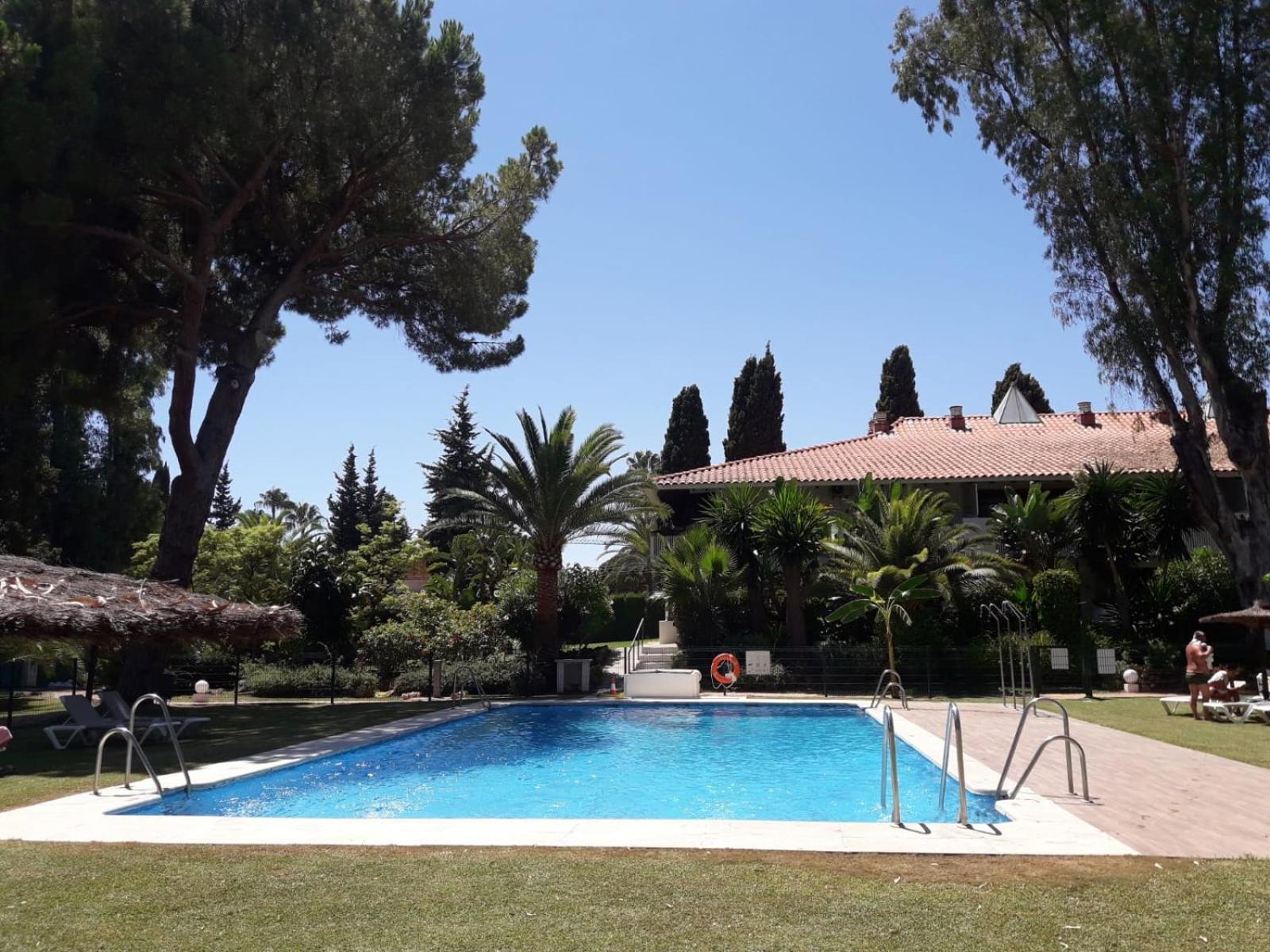 Puerto Banus Beachfront Retreat: Terrace, Pool & Tennis * Marbella