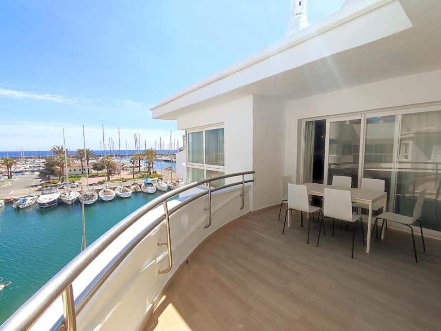 Penthouse In Puerto Marina Apartamento