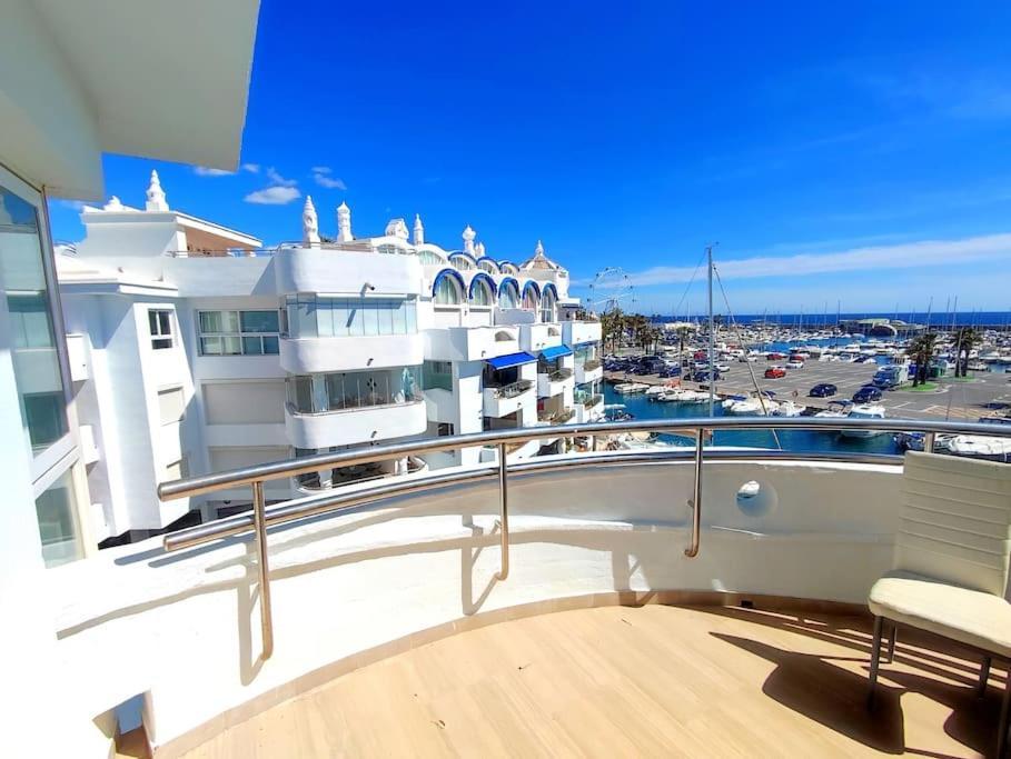 Penthouse In Puerto Marina Apartamento *
