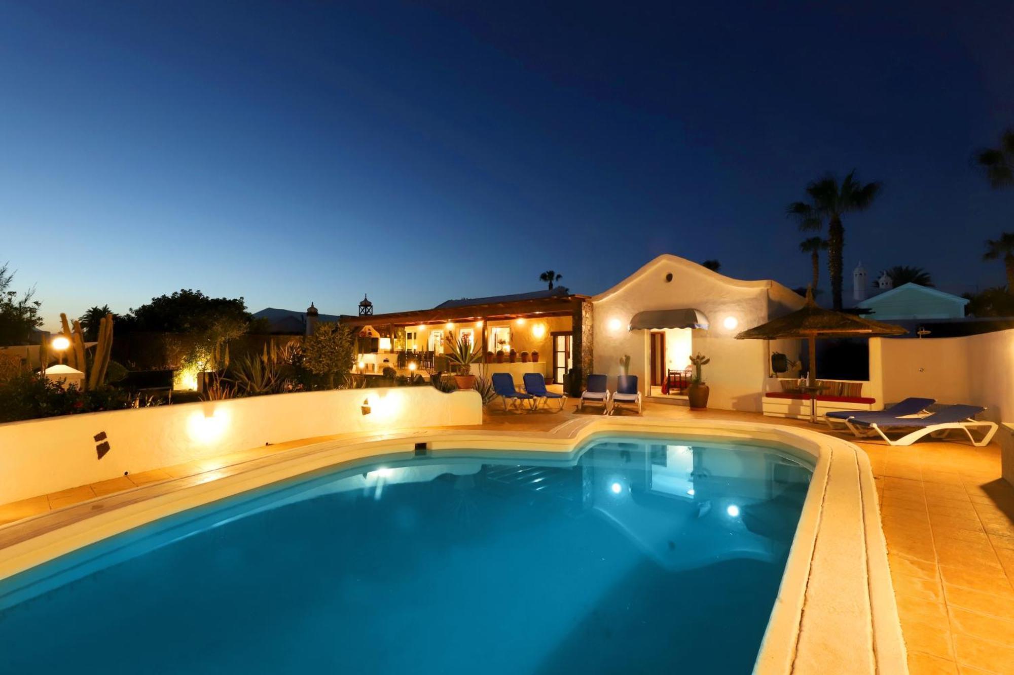 Dos Piedras Puerto Del Carmen Lanzarote Villa