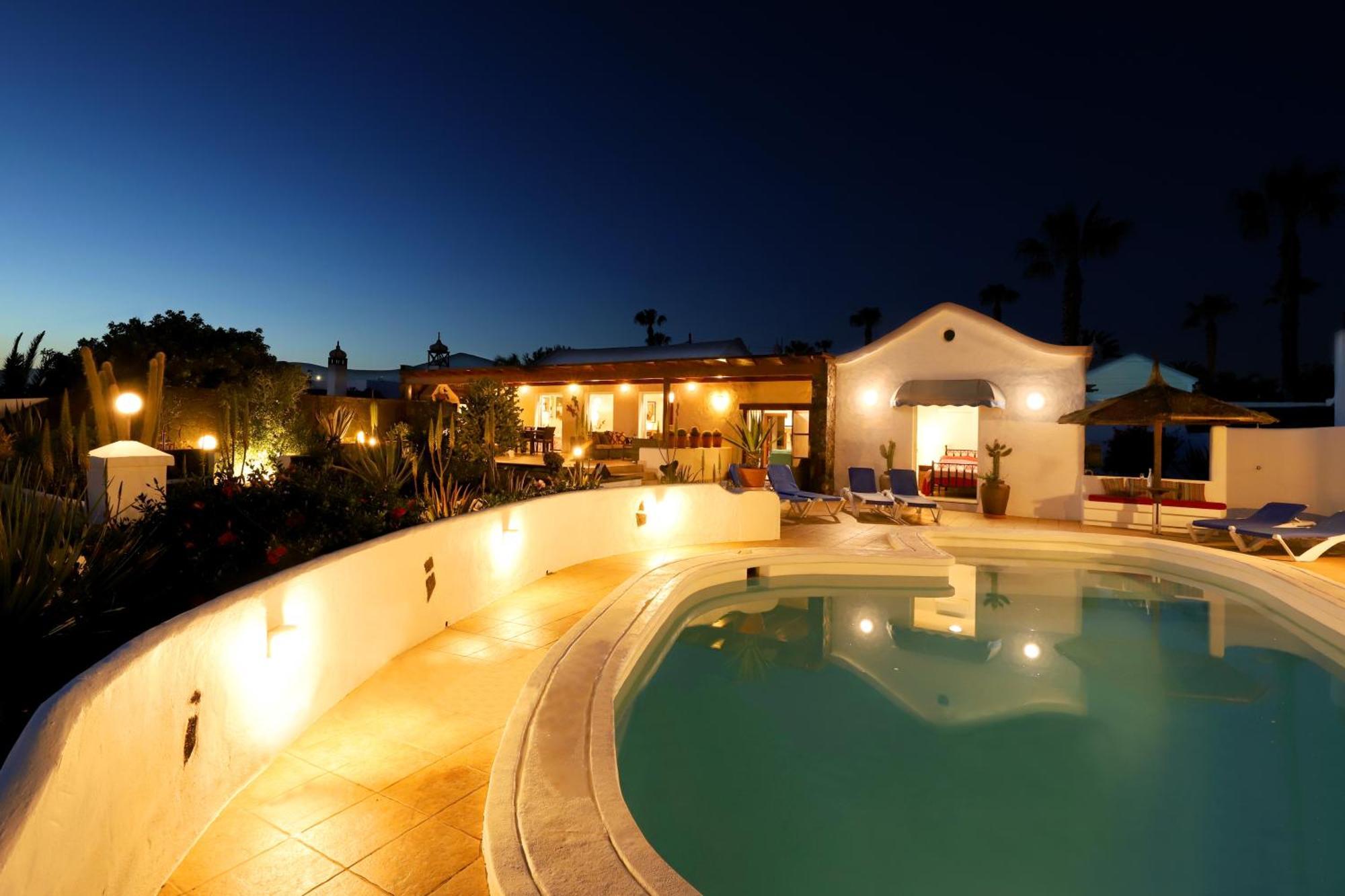 Dos Piedras Puerto Del Carmen Lanzarote Villa