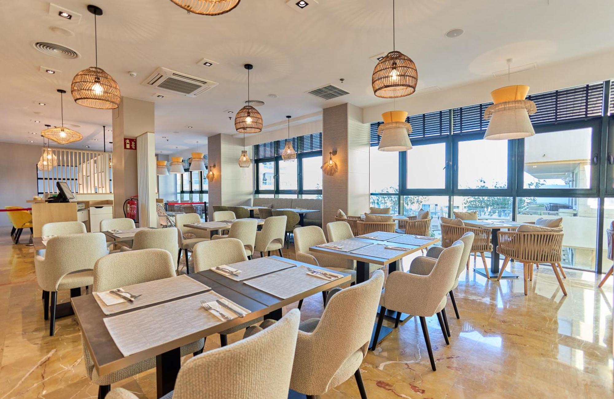 Hotel Leonardo Costa Del Sol 4*