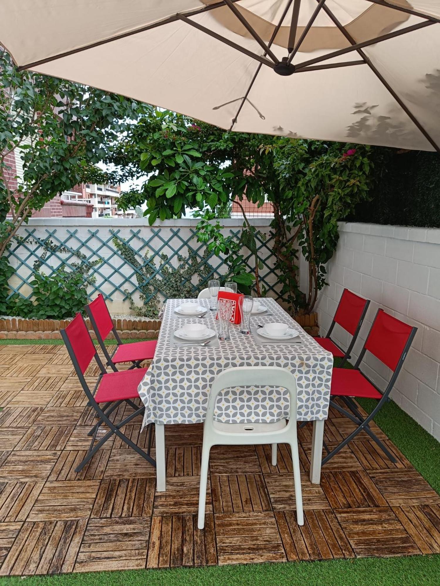 Paraiso Soleado: Piso Con Terraza, Piscina Y Garaje A 5 Min De Playa
