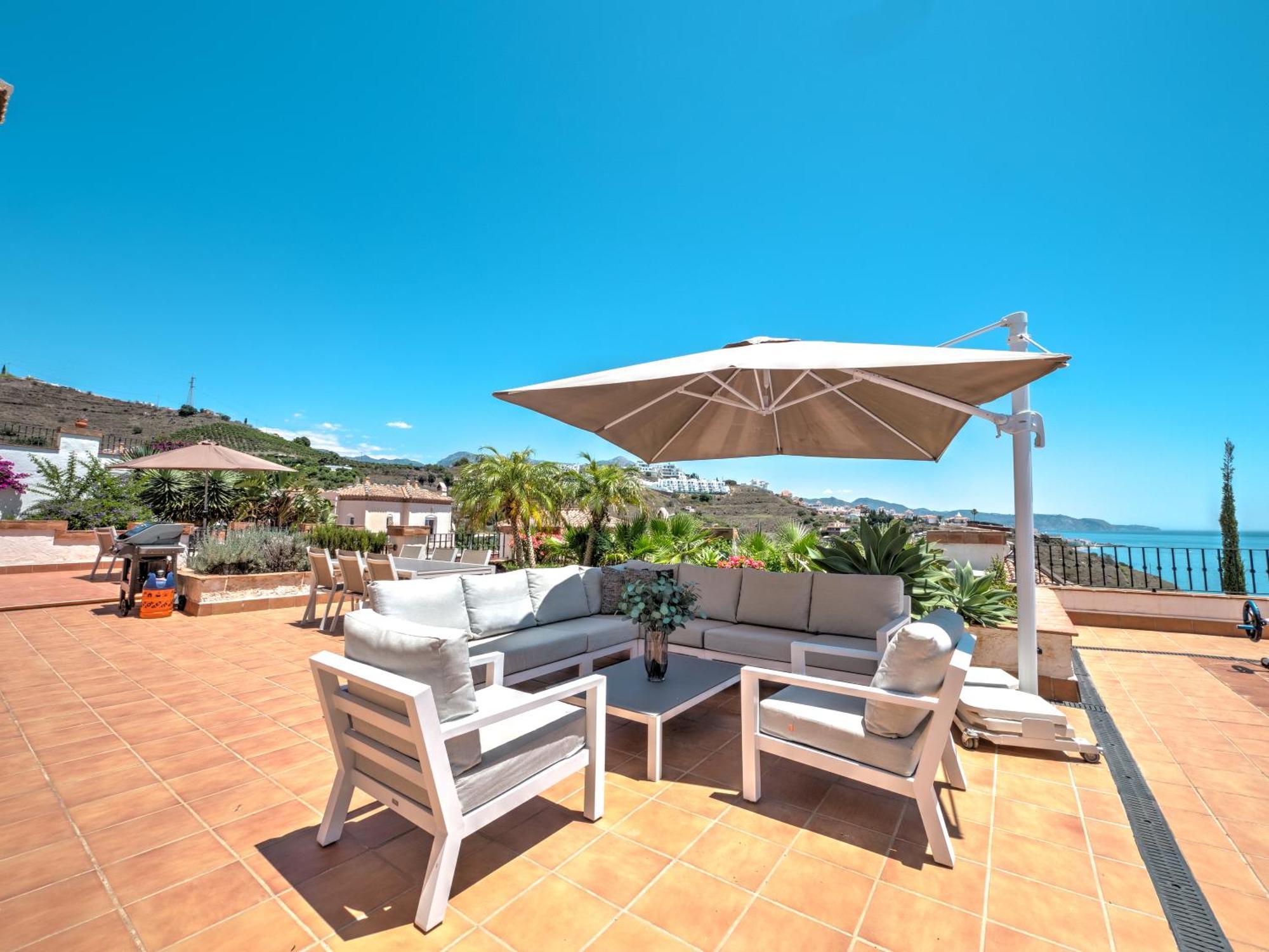 Luxury With Private Pool And 7 Bedrooms *