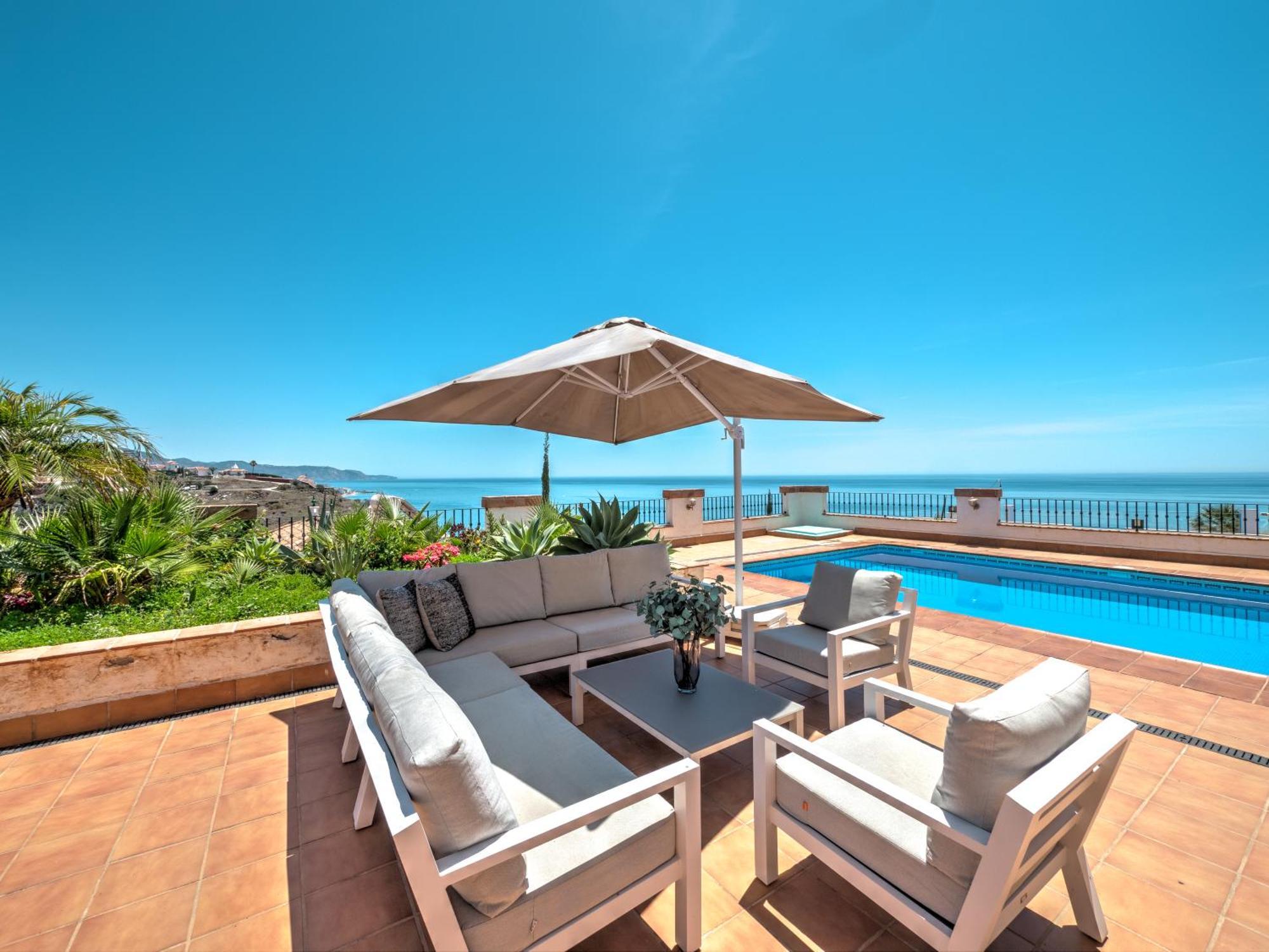 Villa Luxury With Private Pool And 7 Bedrooms *
