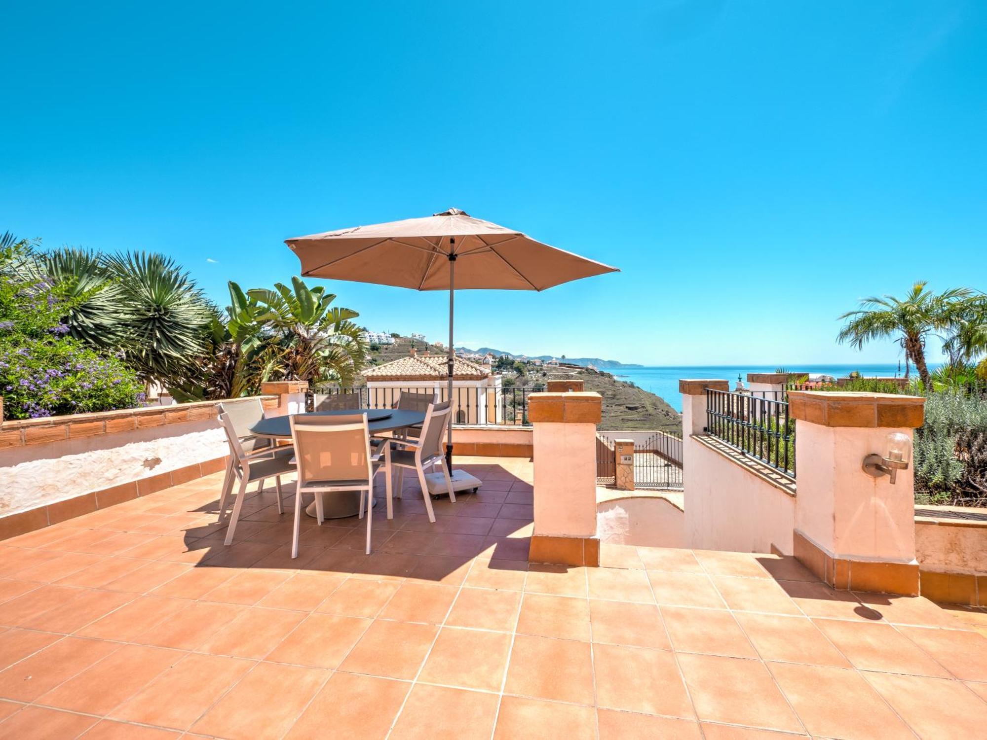Luxury With Private Pool And 7 Bedrooms *