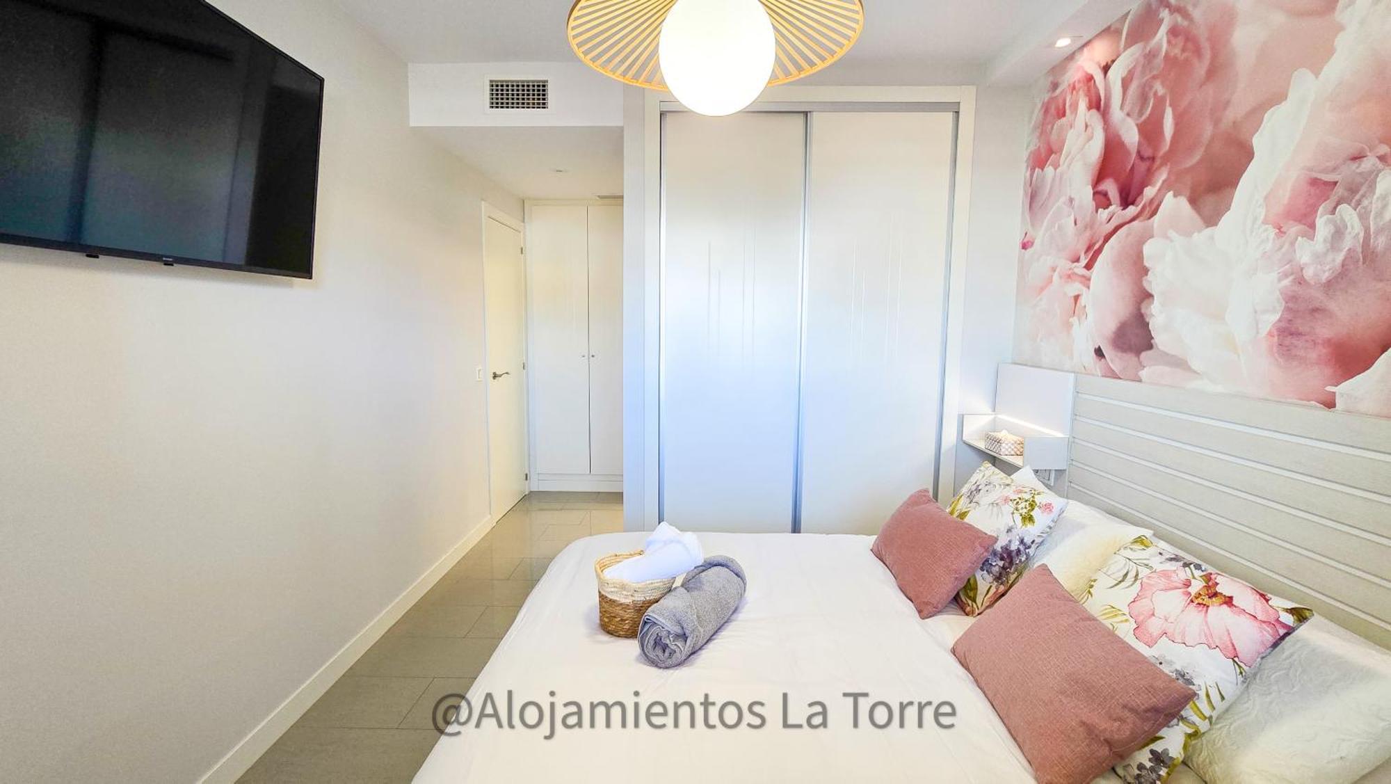 Sup T12 People - La Torre Apartment *