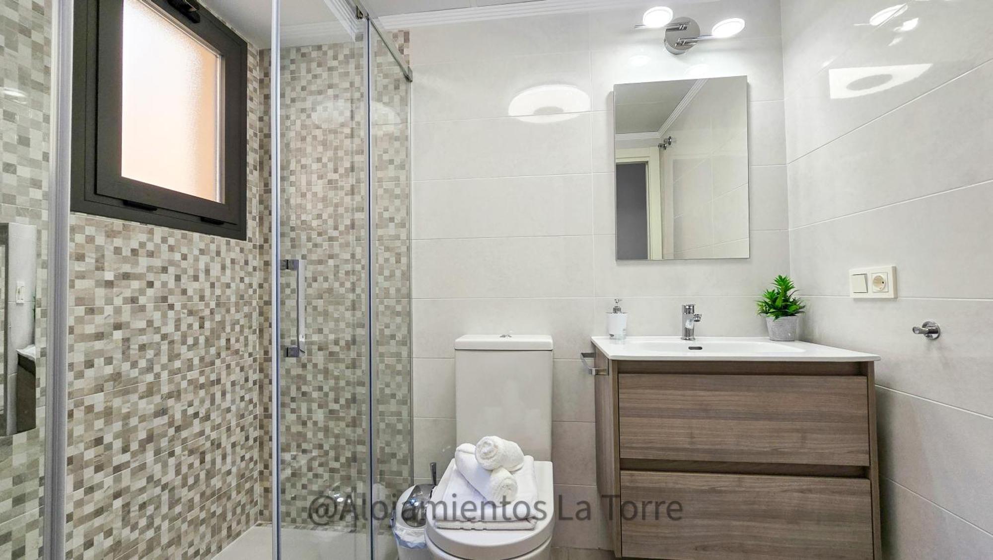 Sup T12 People - La Torre Apartment