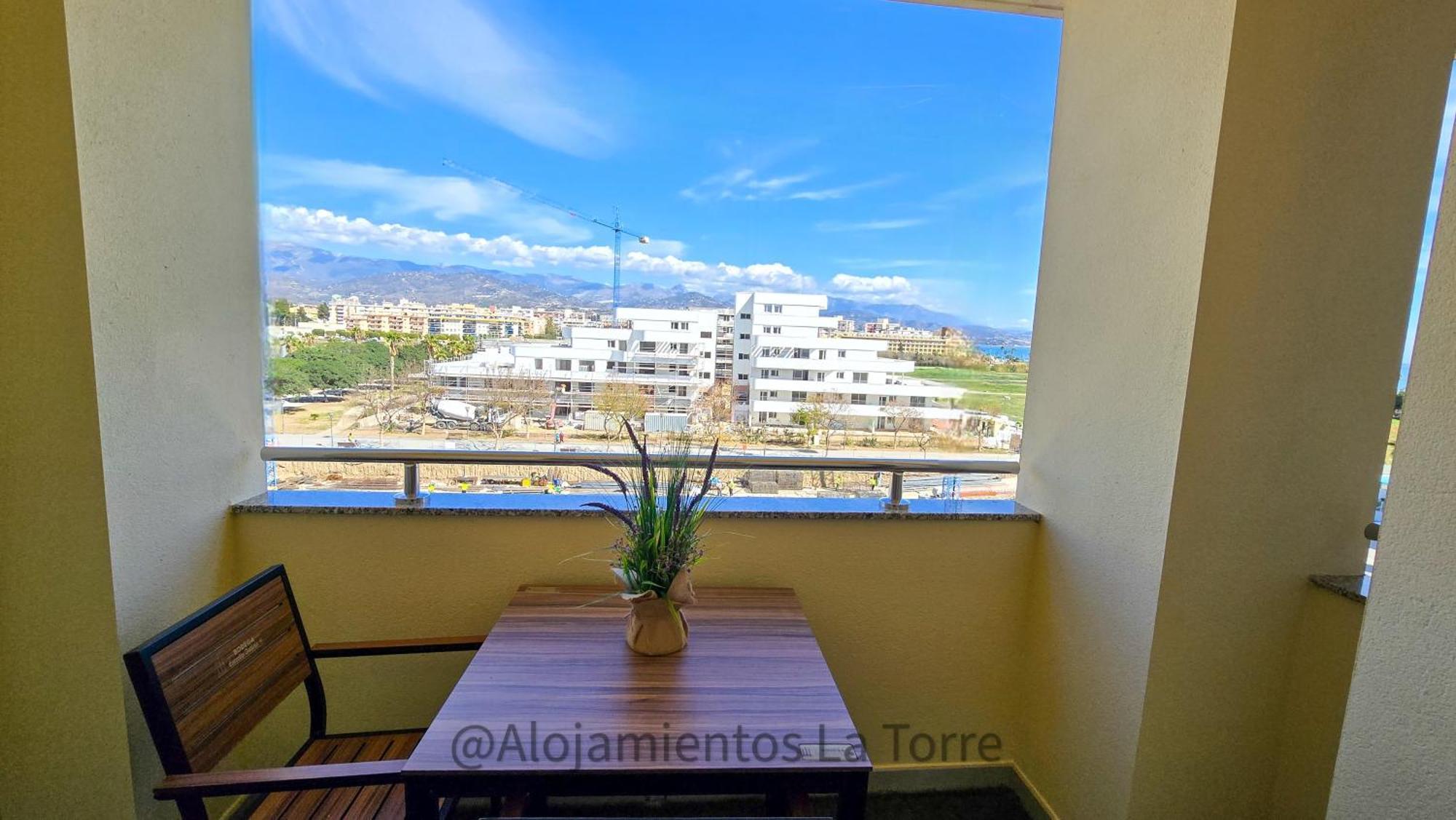 Sup T12 People - La Torre Apartment *