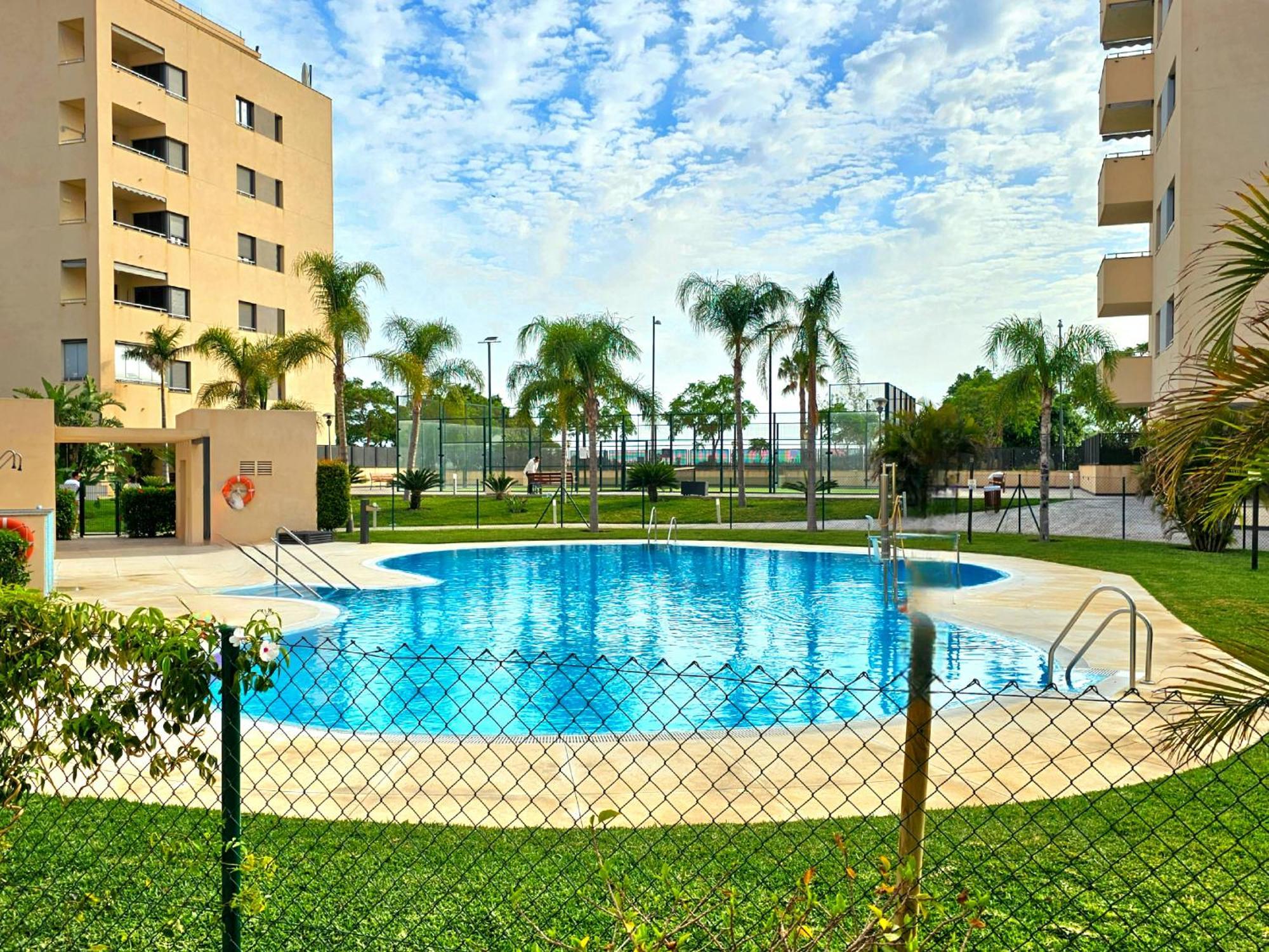 Sup T12 People - La Torre Apartment