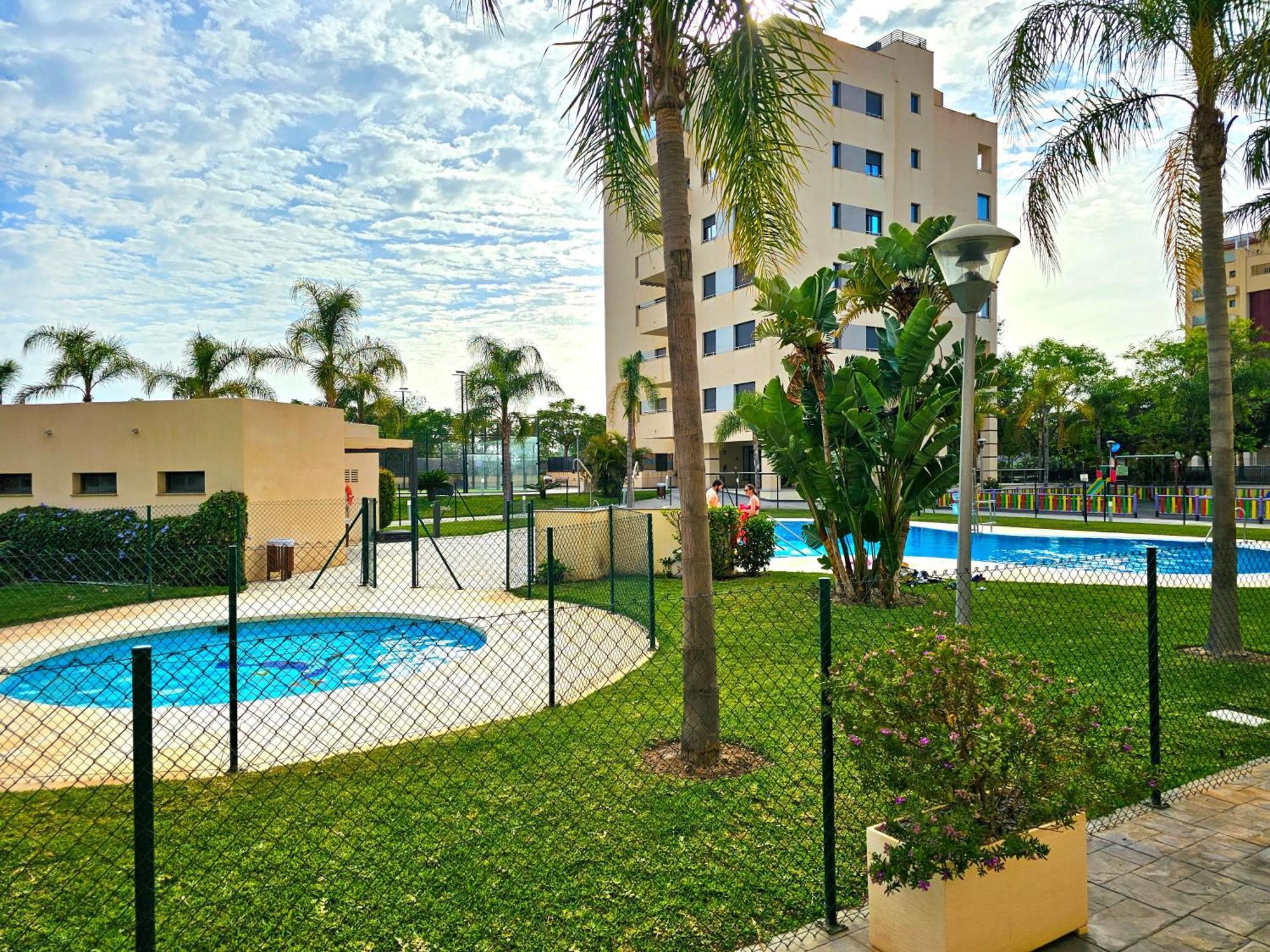 Sup T12 People - La Torre Apartment