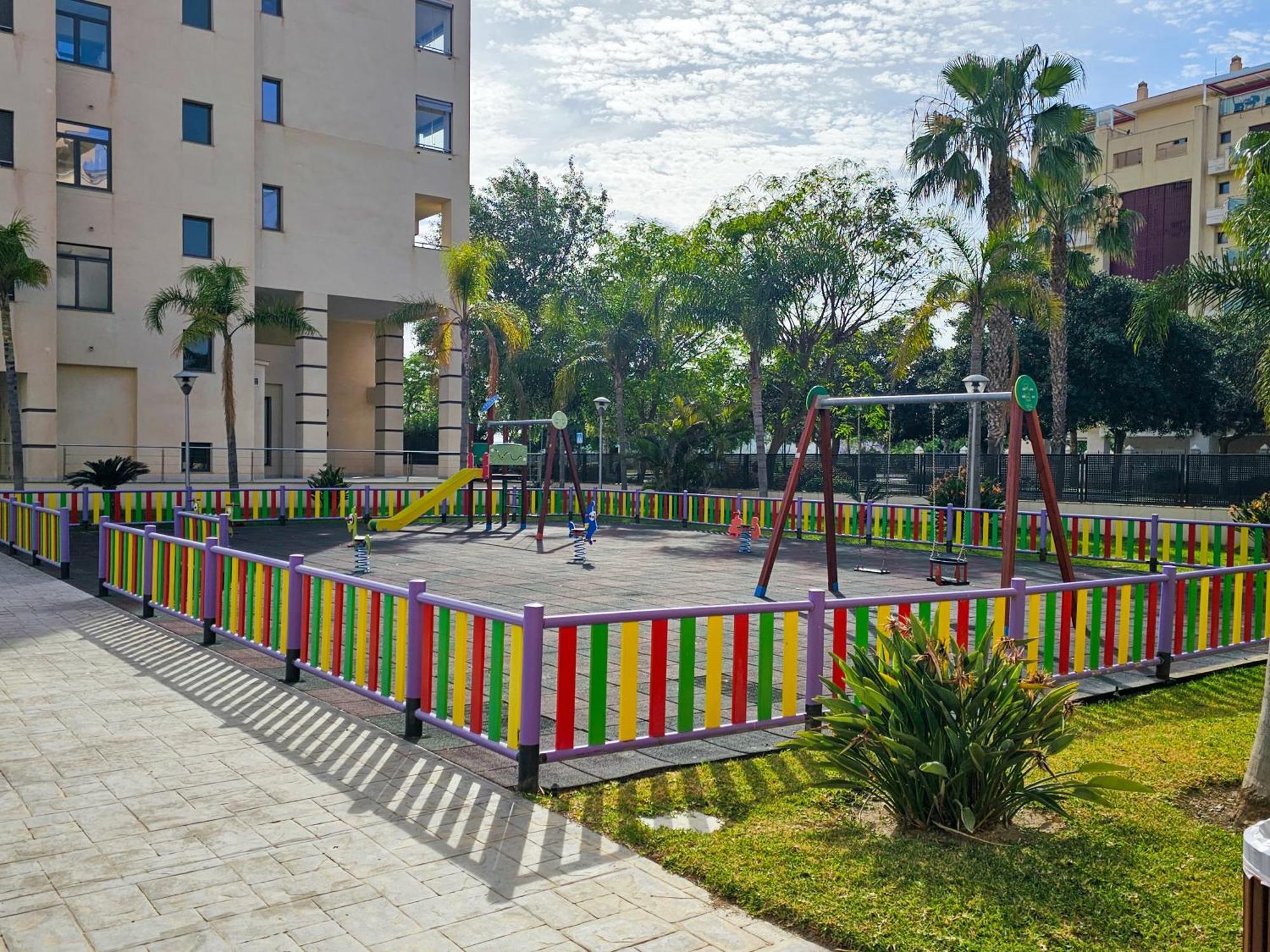 Sup T12 People - La Torre Apartment Torre Del Mar