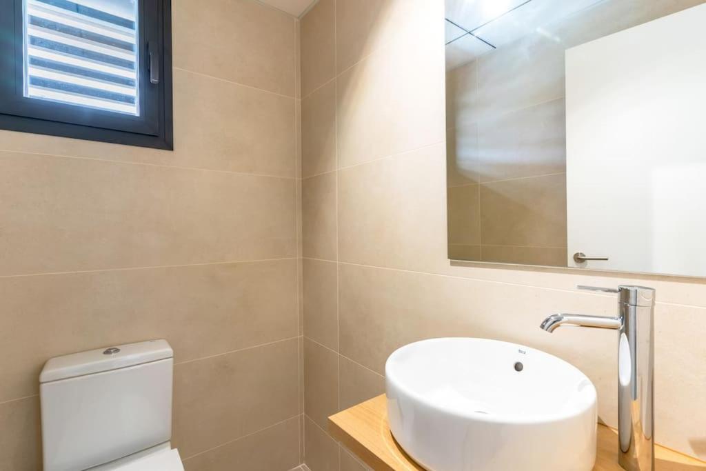 Apartamento Genoveses, 3 Hab, Garaje, Piscina, Solarium Y Wifi *
