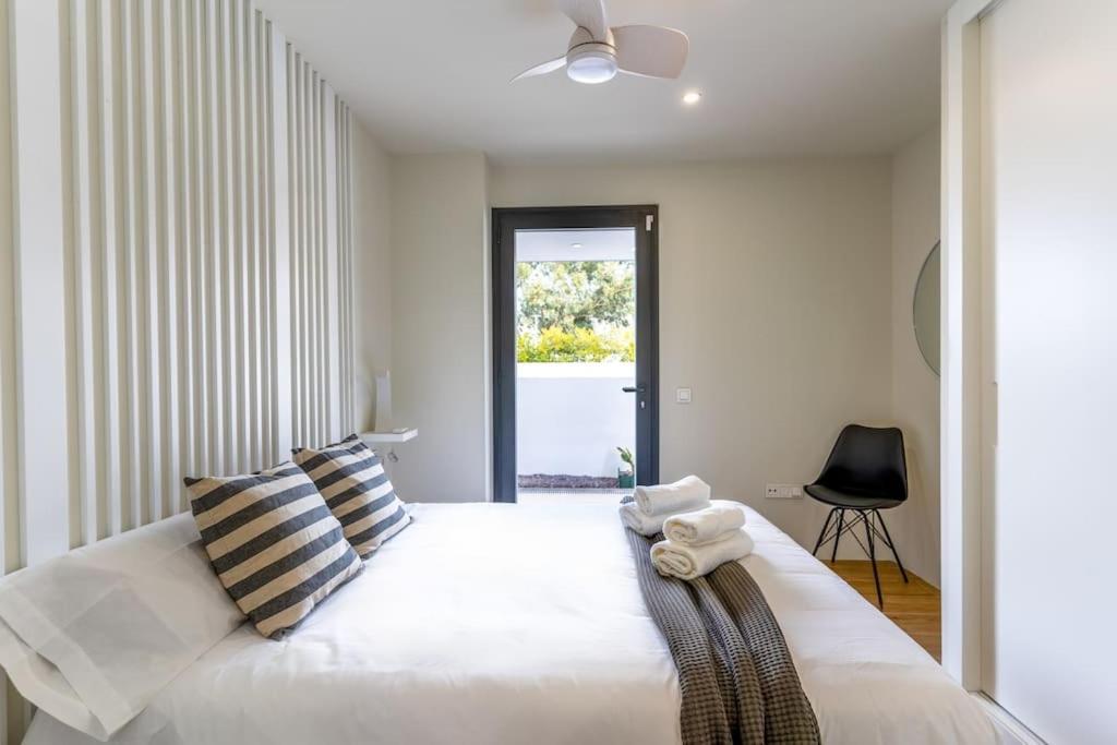 Apartamento Genoveses, 3 Hab, Garaje, Piscina, Solarium Y Wifi