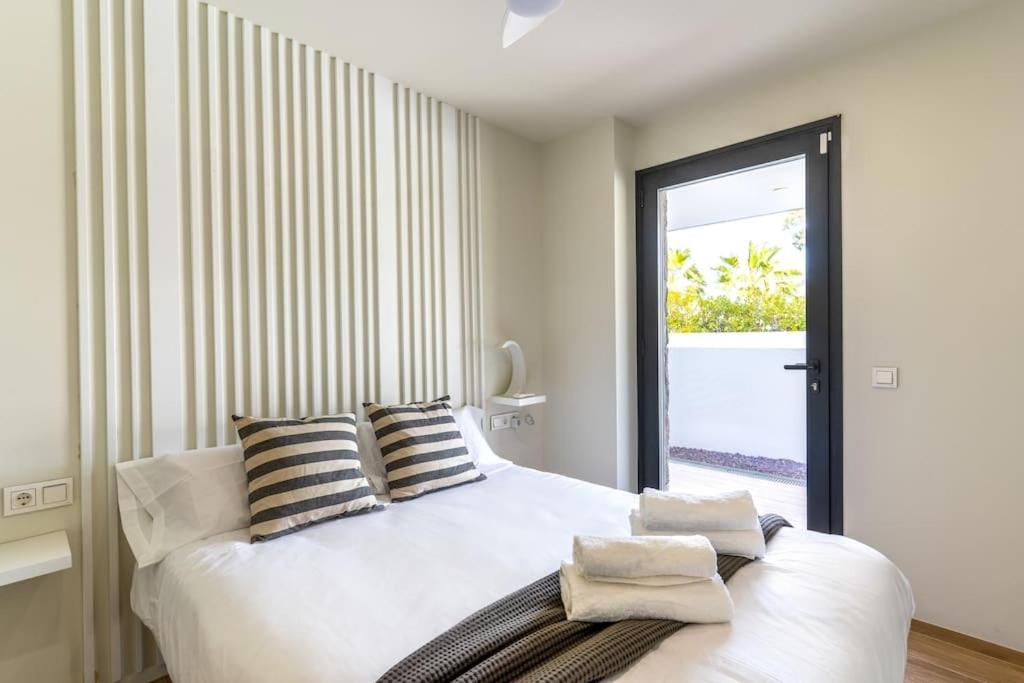 Genoveses, 3 Hab, Garaje, Piscina, Solarium Y Wifi