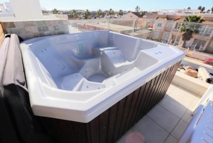 De Sol In Alcazares With 4 Bedrooms, Private Swimming Pool, Sauna And Jacuzzi. Villa