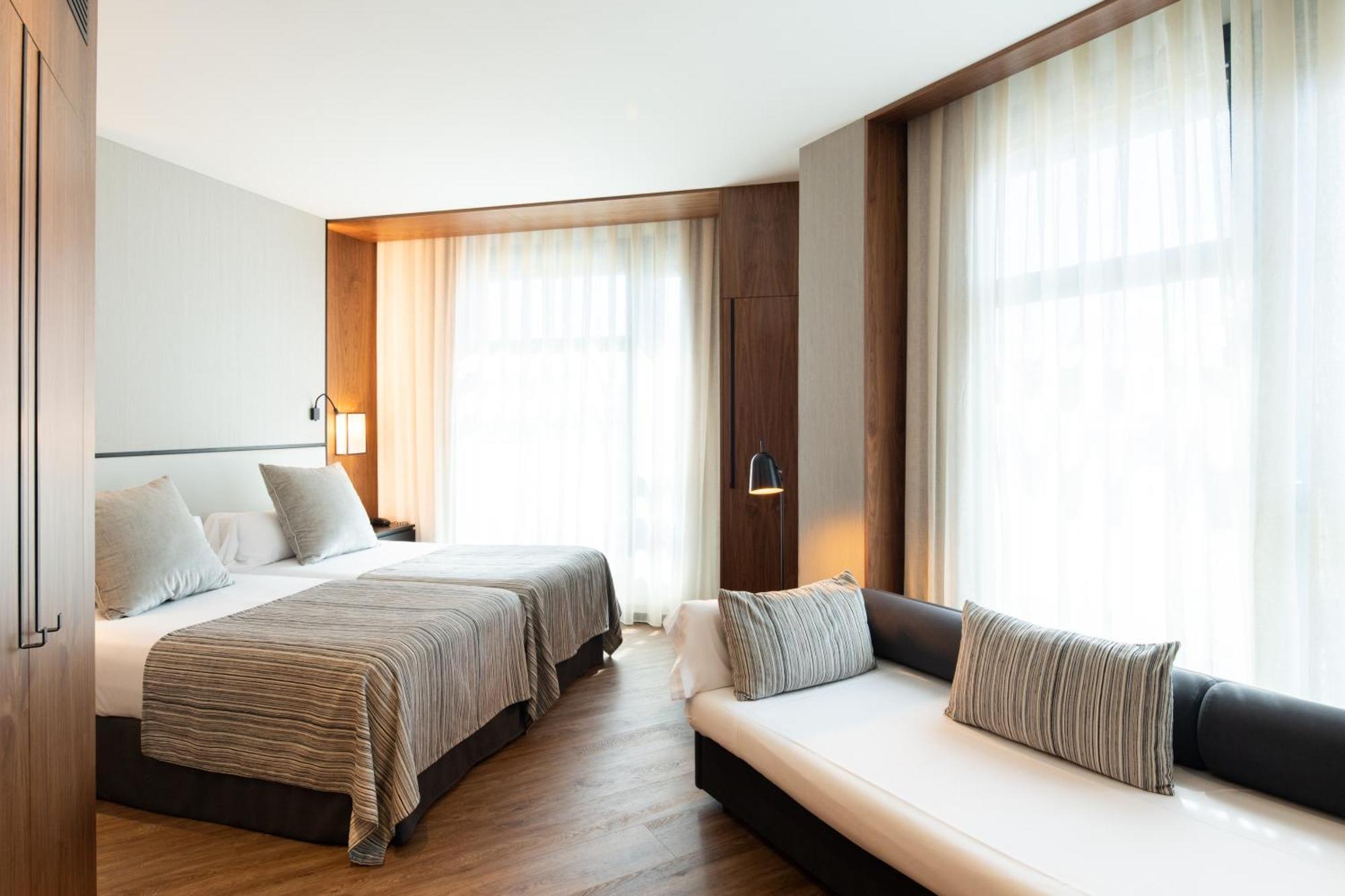 Catalonia Plaza Hotel