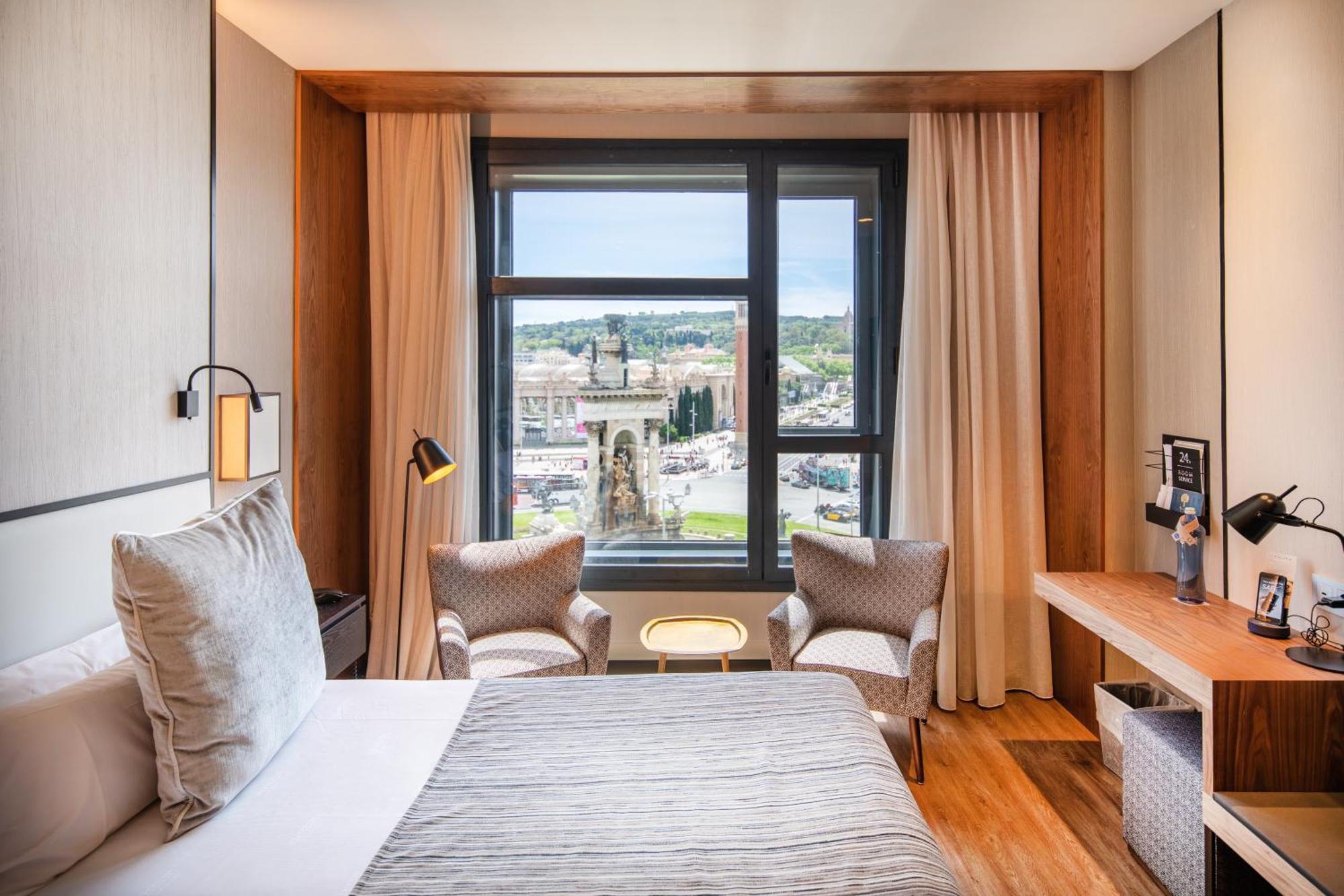 Hotel Catalonia Plaza