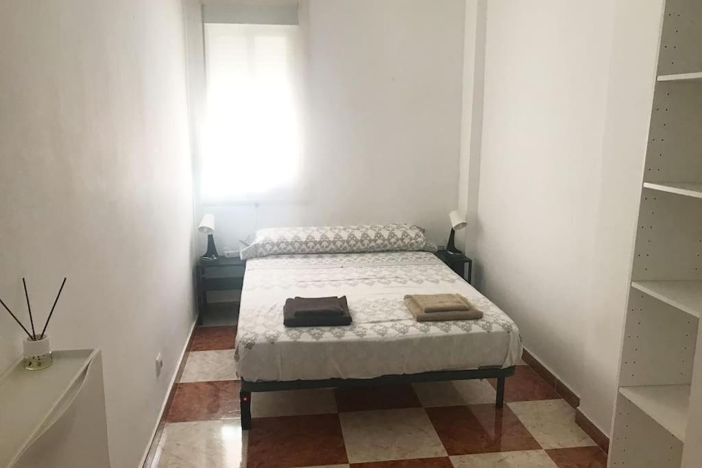 Piso Fresco Y Luminoso En Apartamento Cádiz
