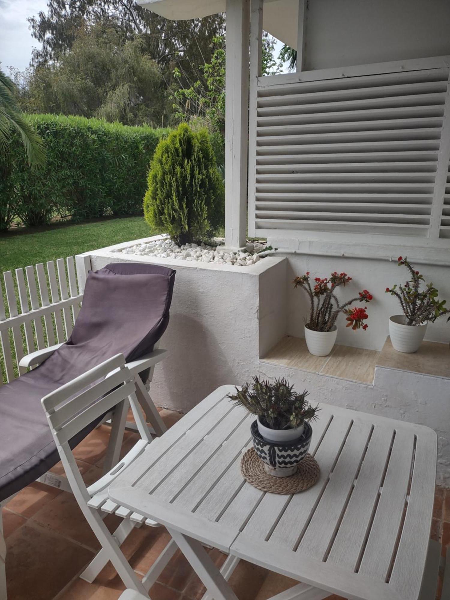 Puerto Banus Beachfront Retreat: Terrace, Pool & Tennis Apartment