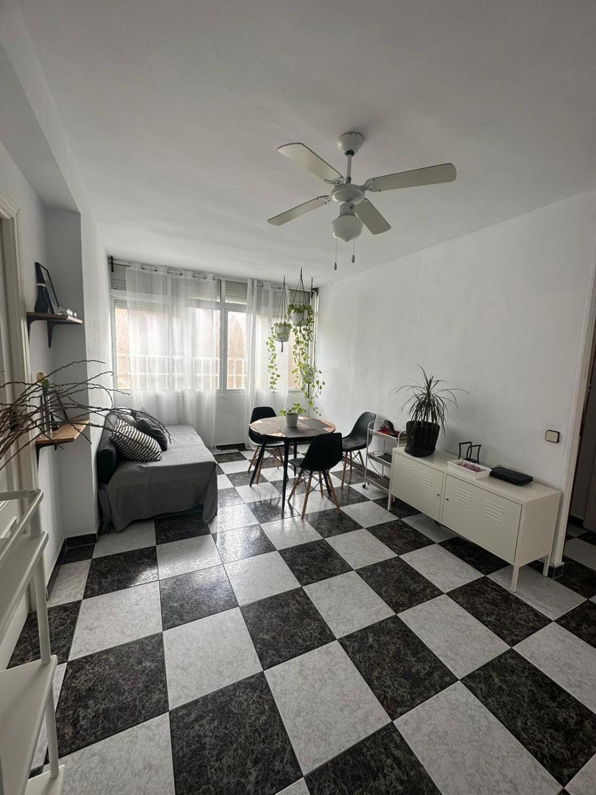 Privada En Piso Compartido En 3 Planta Sin Ascensor No Es Piso Entero Habitación en casa particular