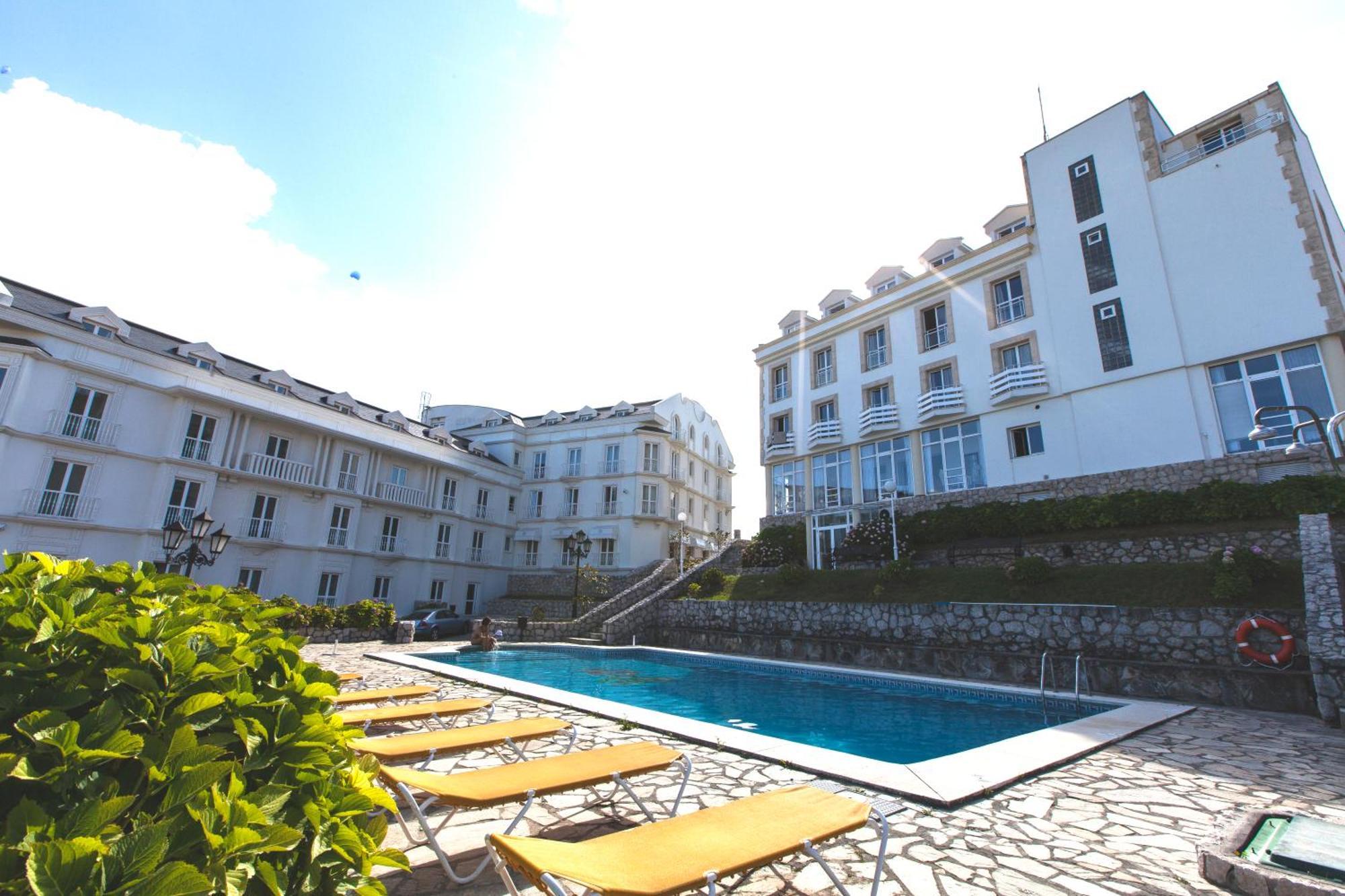 Hotel Hotel Suances 3*