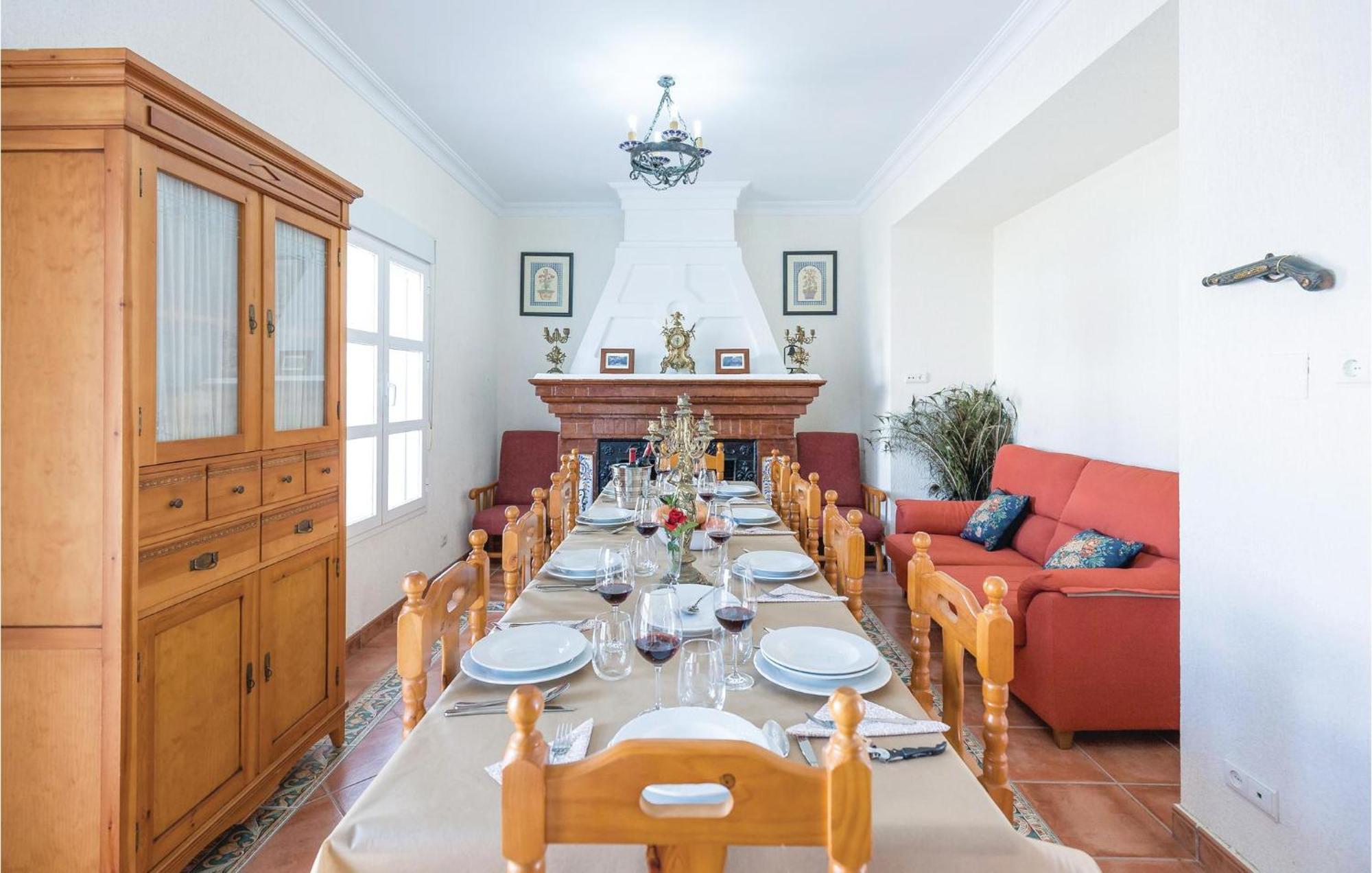 Holiday home 6 Bedroom Beautiful In *