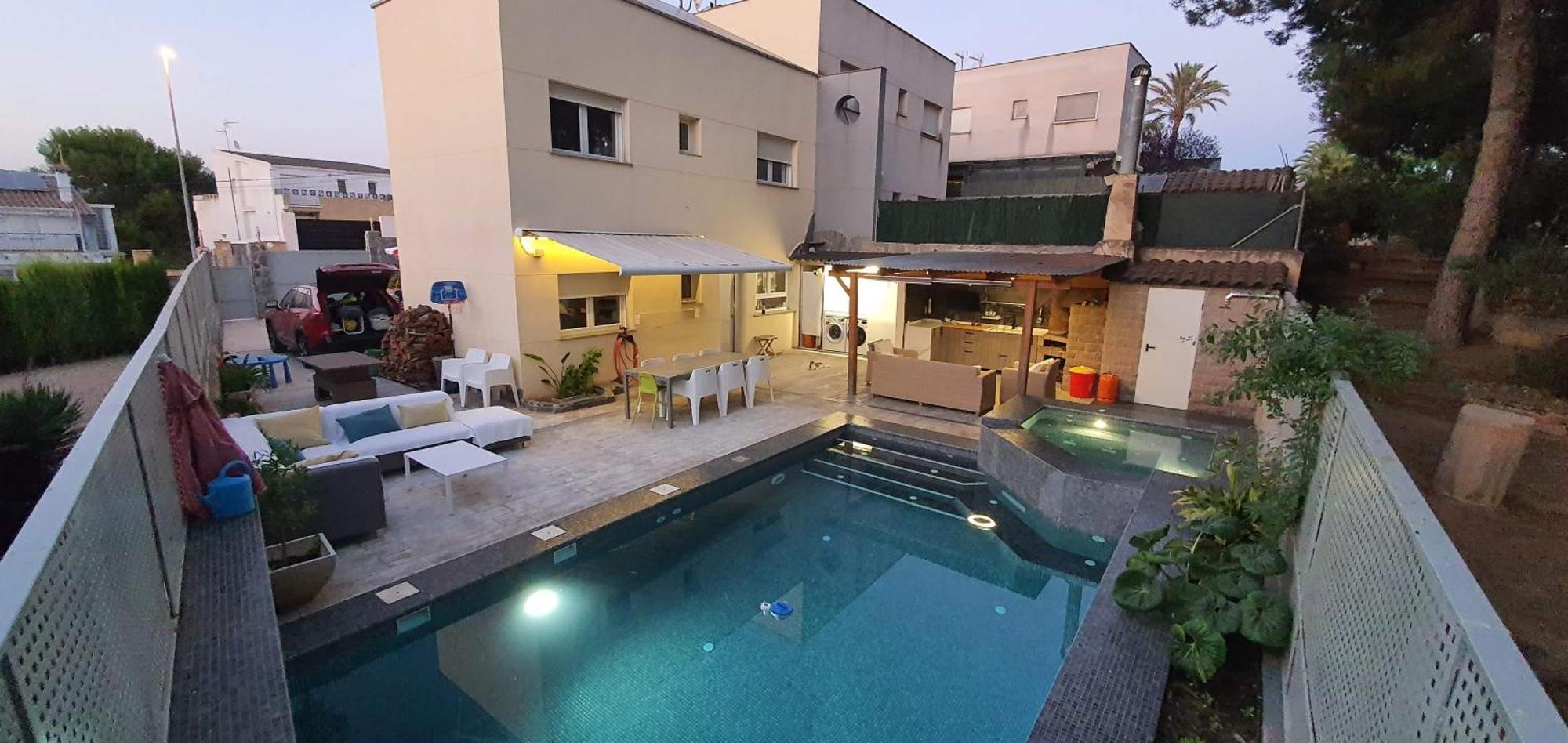 Villa Urbanizacion El Pantano 4 *