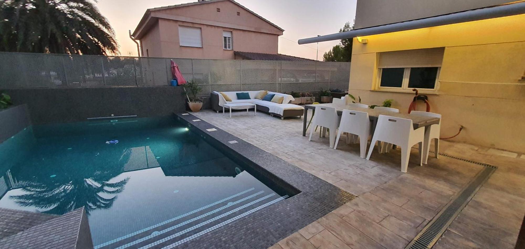 Villa Urbanizacion El Pantano 4 *