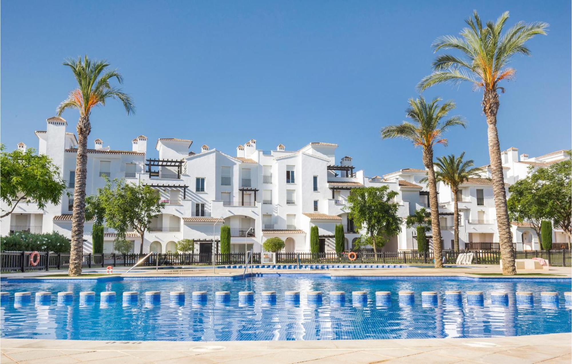 2 Bedroom In Roldan Apartment *