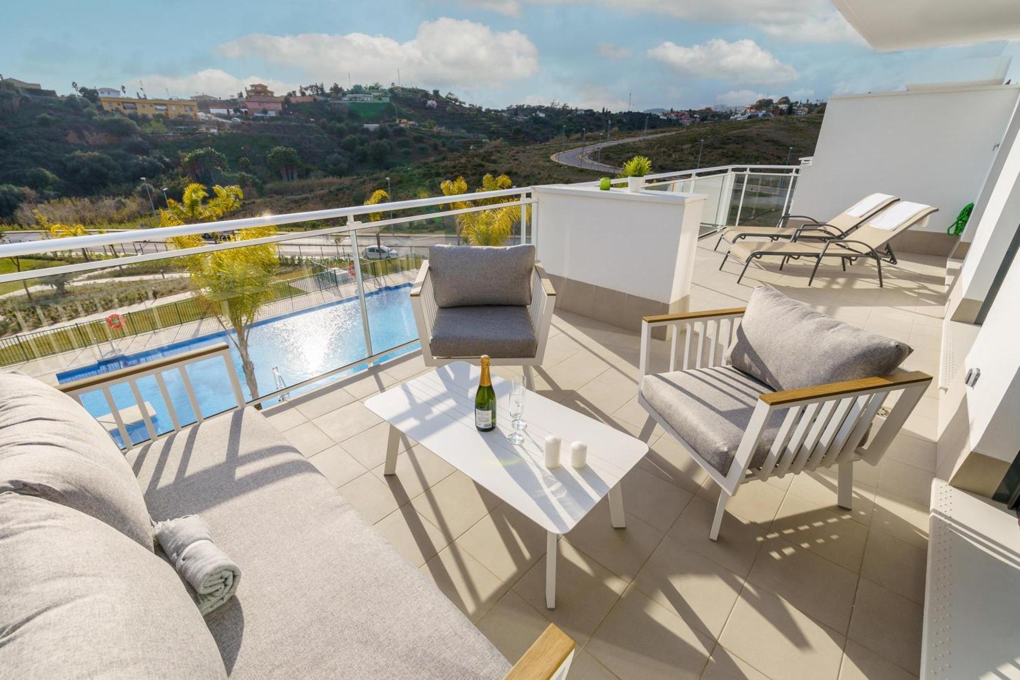 La Cala With Pool - Happy Apartment