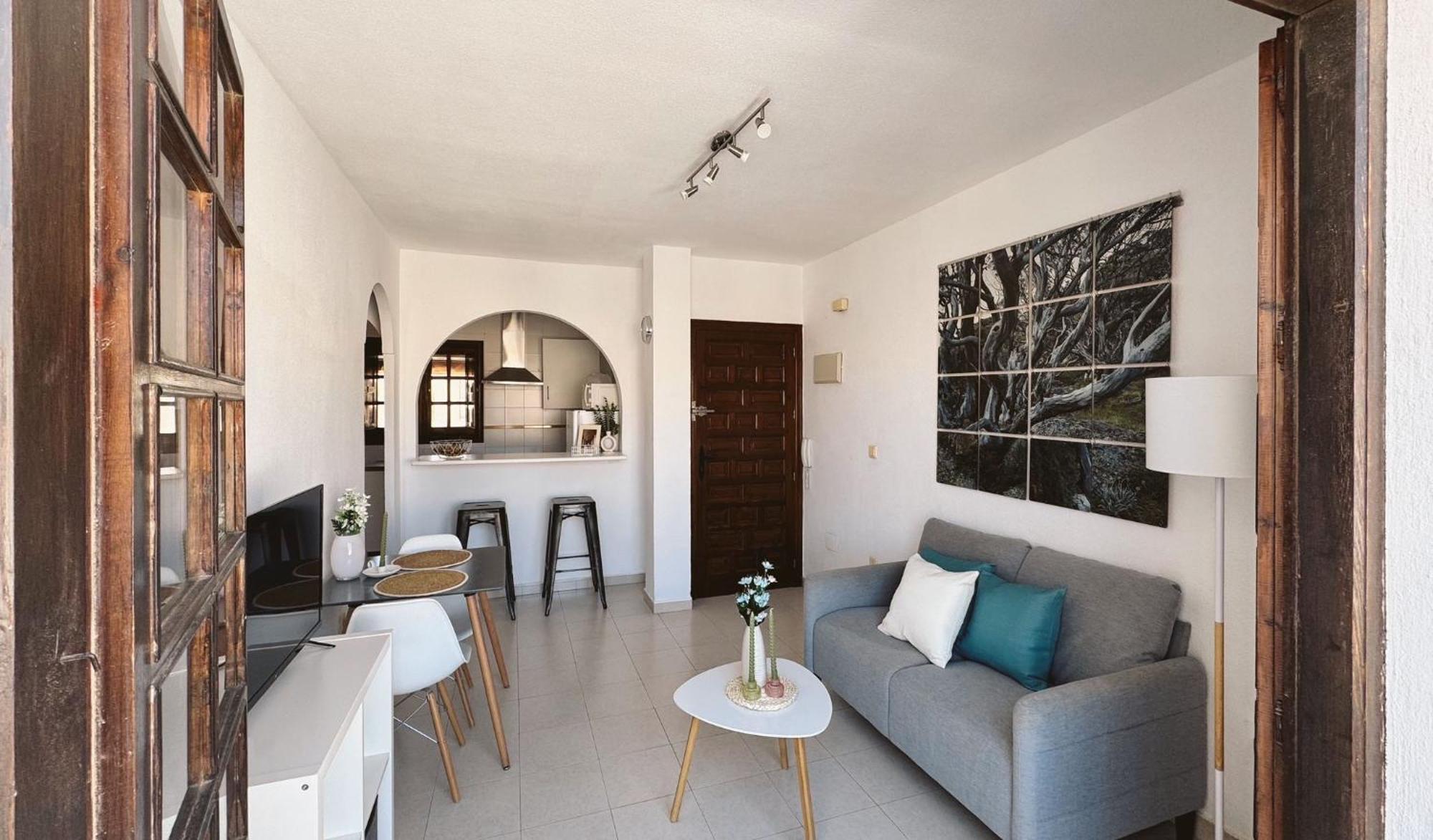 El Paraiso, 1 Bedroom 300m From The Sea *