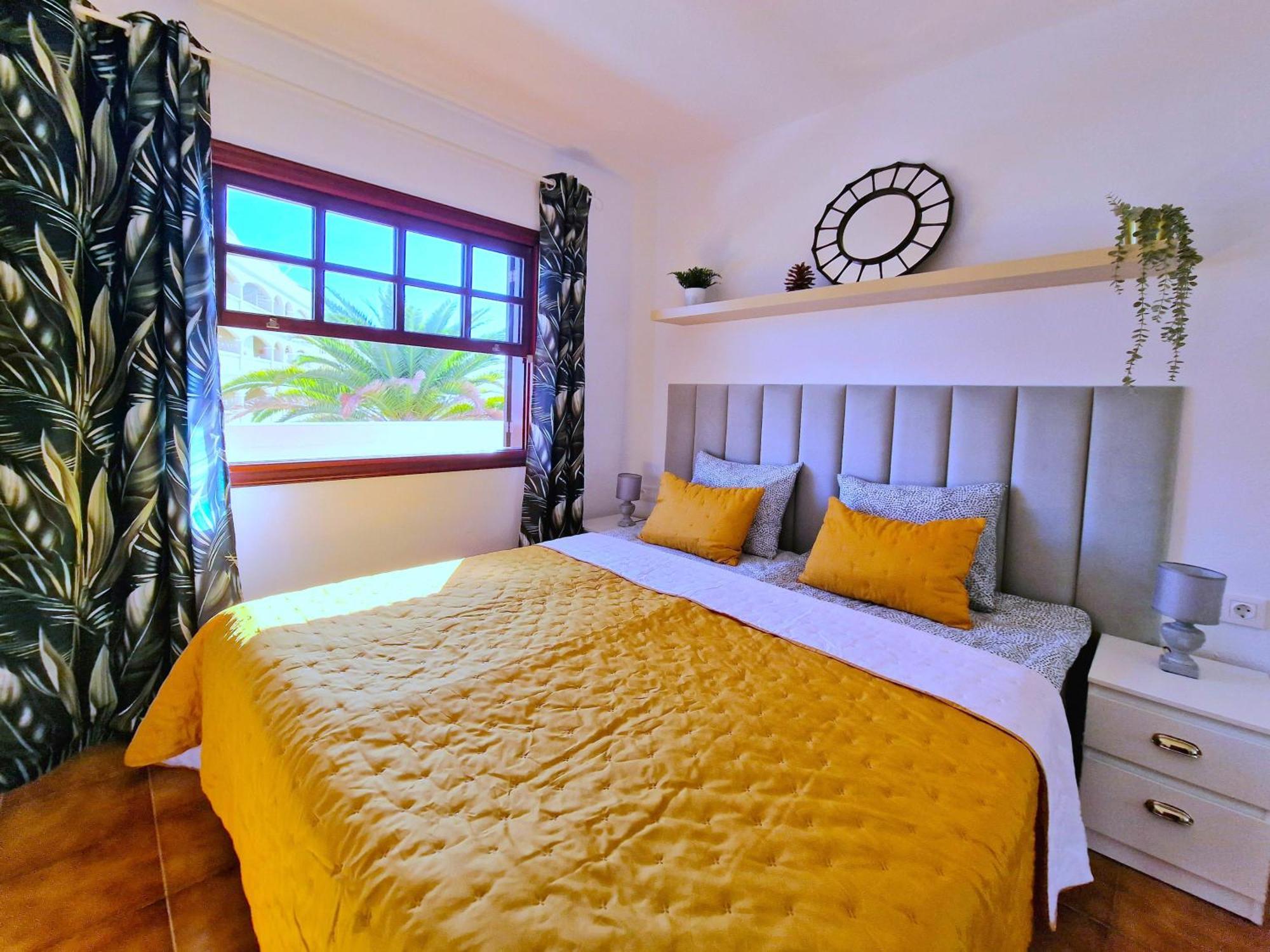 Strelitzia - Ocean View & Heated Pool San Miguel de Abona
