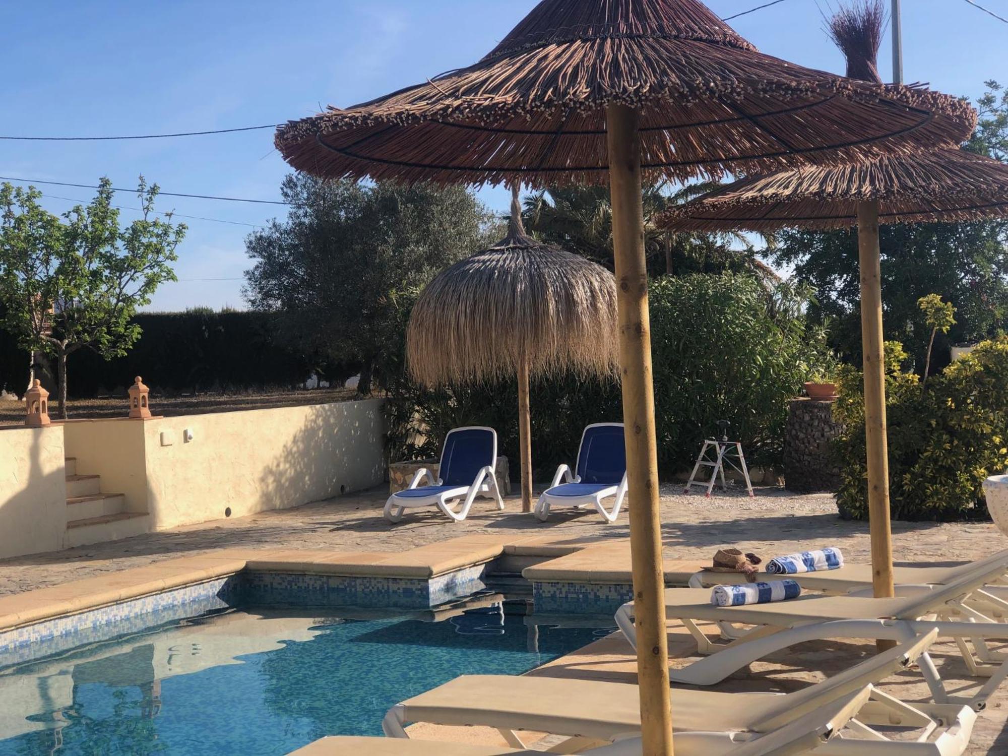 Lovely 'solana' With Big Garden, Pool