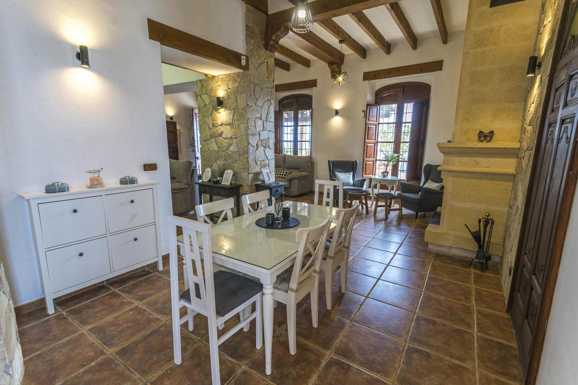 Villa Canovas - Leones *