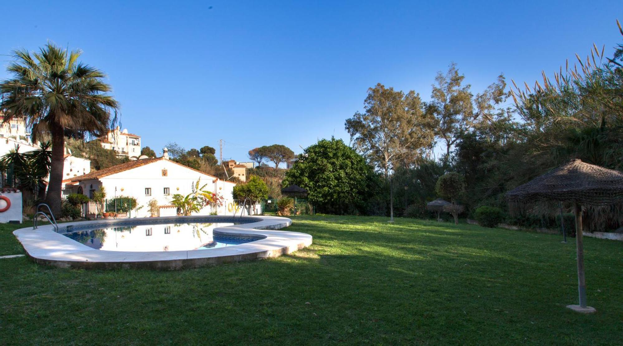 Agradable Adosado Con Piscina La Hidalga Сasa de vacaciones