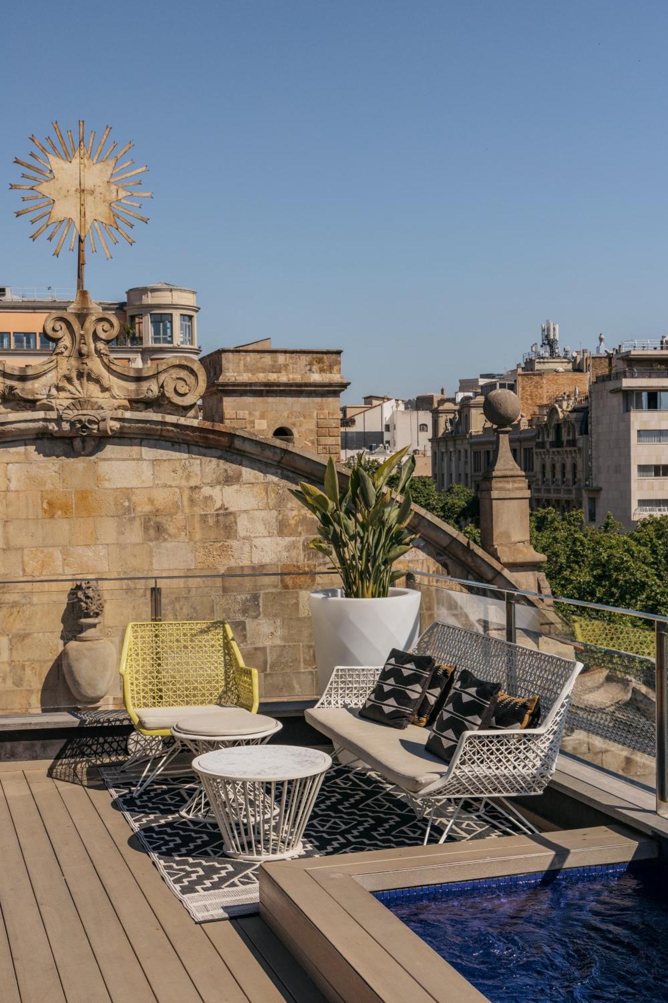 Bagues, A Small Luxury Of The World