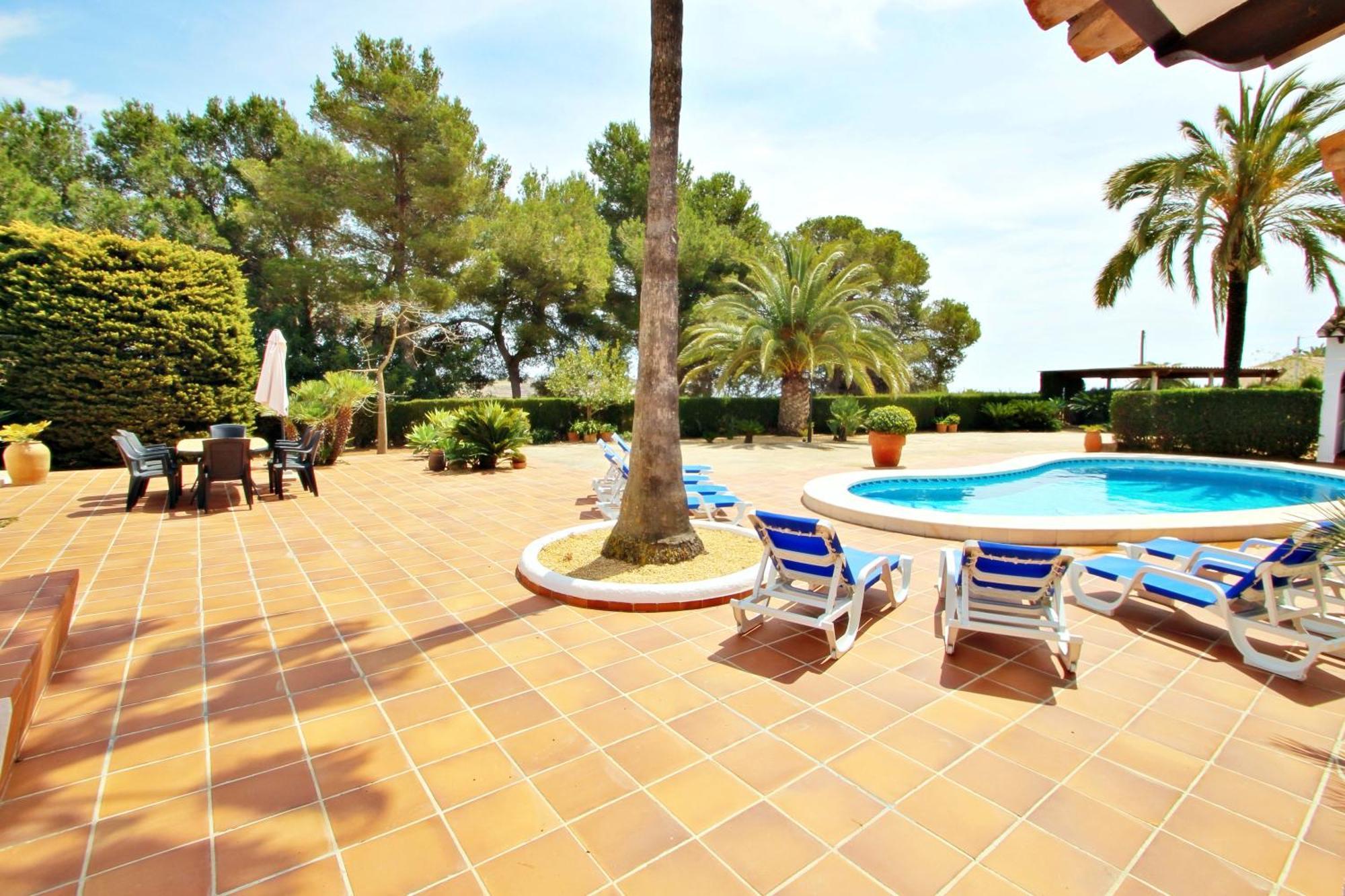 Coello - Charming, Spanish Style In Villa *