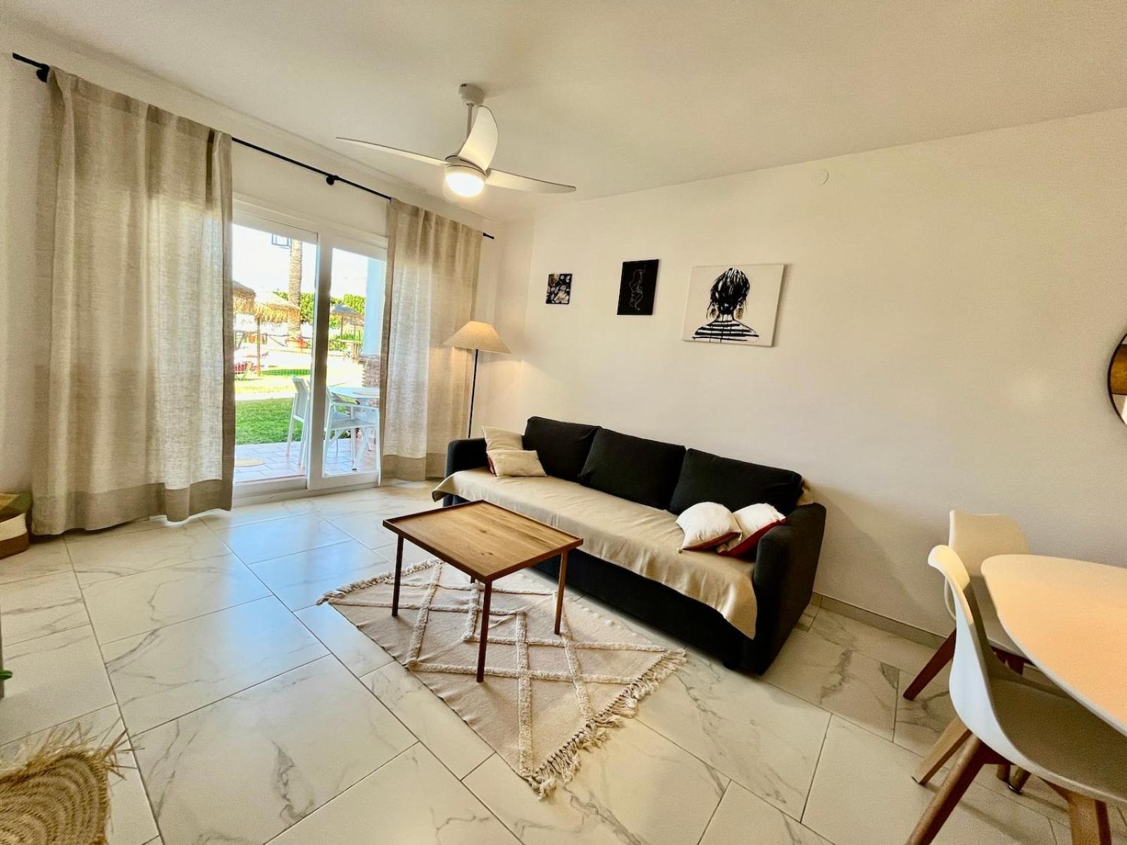 Apartment 2 Bedroom Walking Distance To The