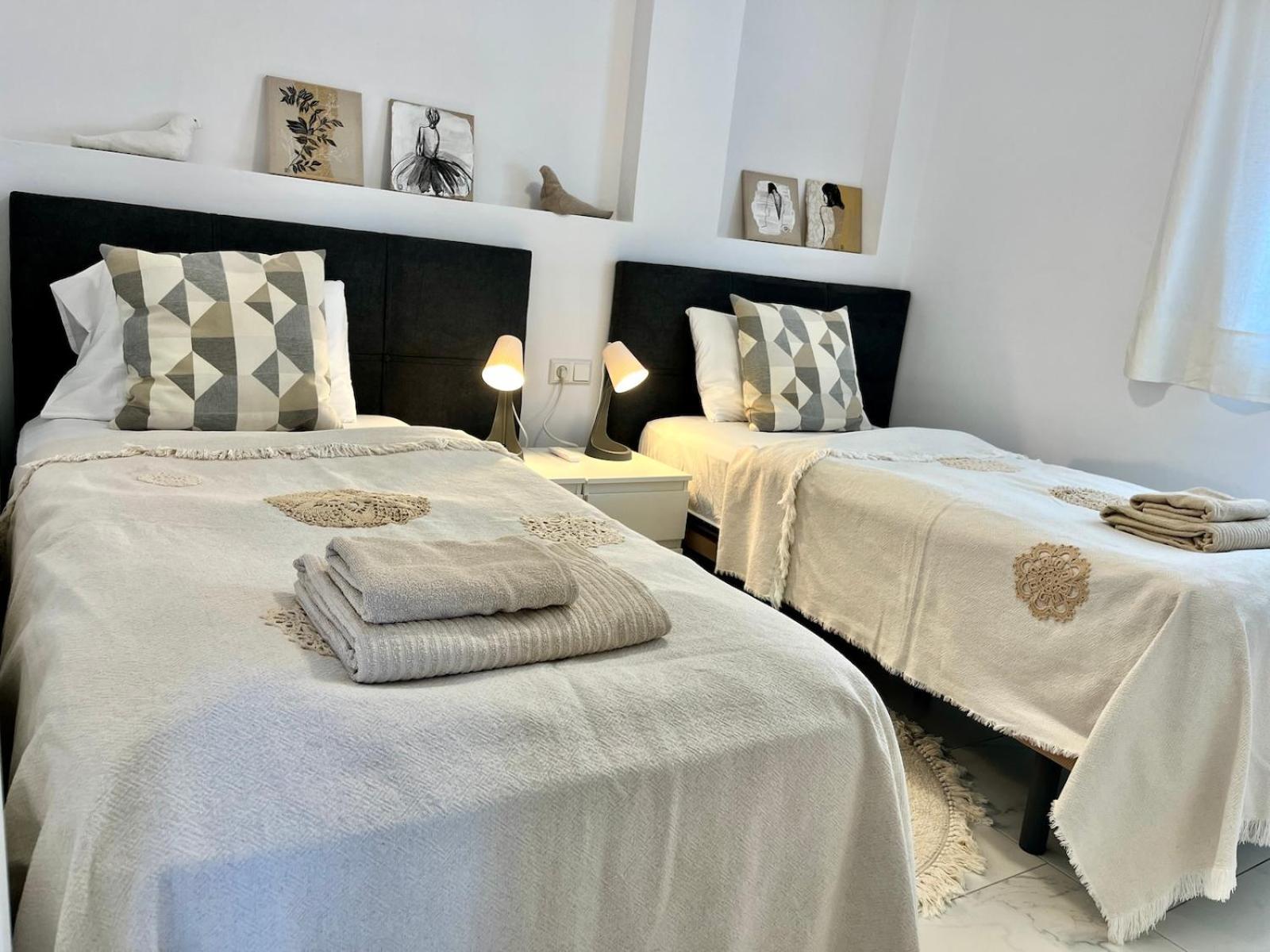2 Bedroom Walking Distance To The * Sitio de Calahonda