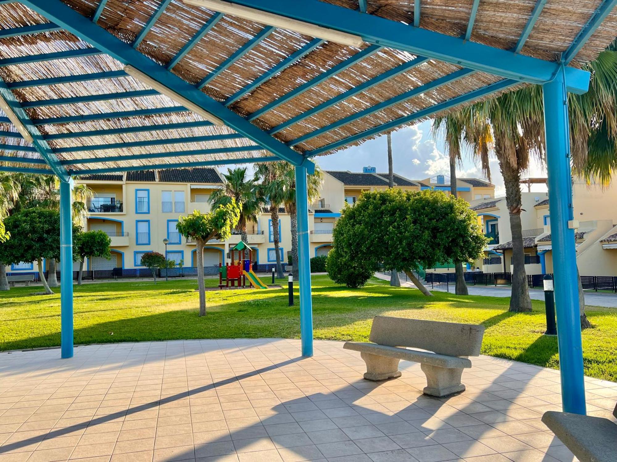 Apartamento En El Paraiso Del *