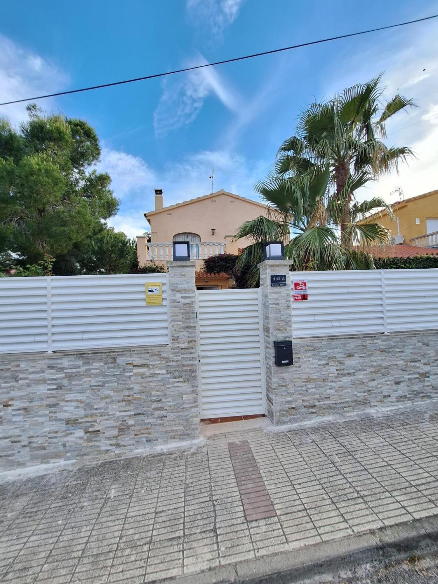 Ame447 Con Piscina Privada 9x5m Y Jardin Vallado Villa *